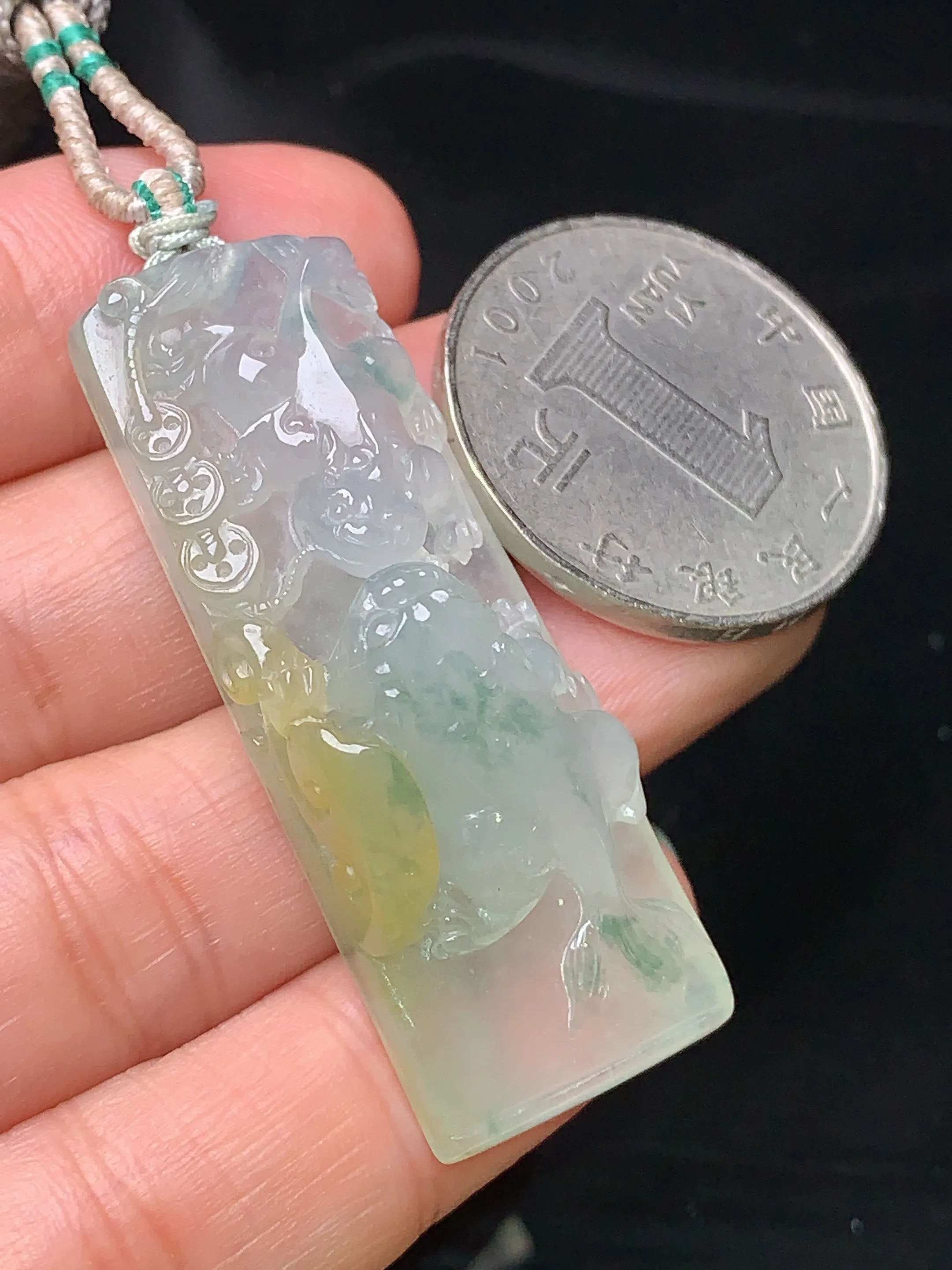 冰种飘黄绿呱呱来财吊坠 玉质细腻 水润亮眼 色泽艳丽 整体尺寸44.8*16*13