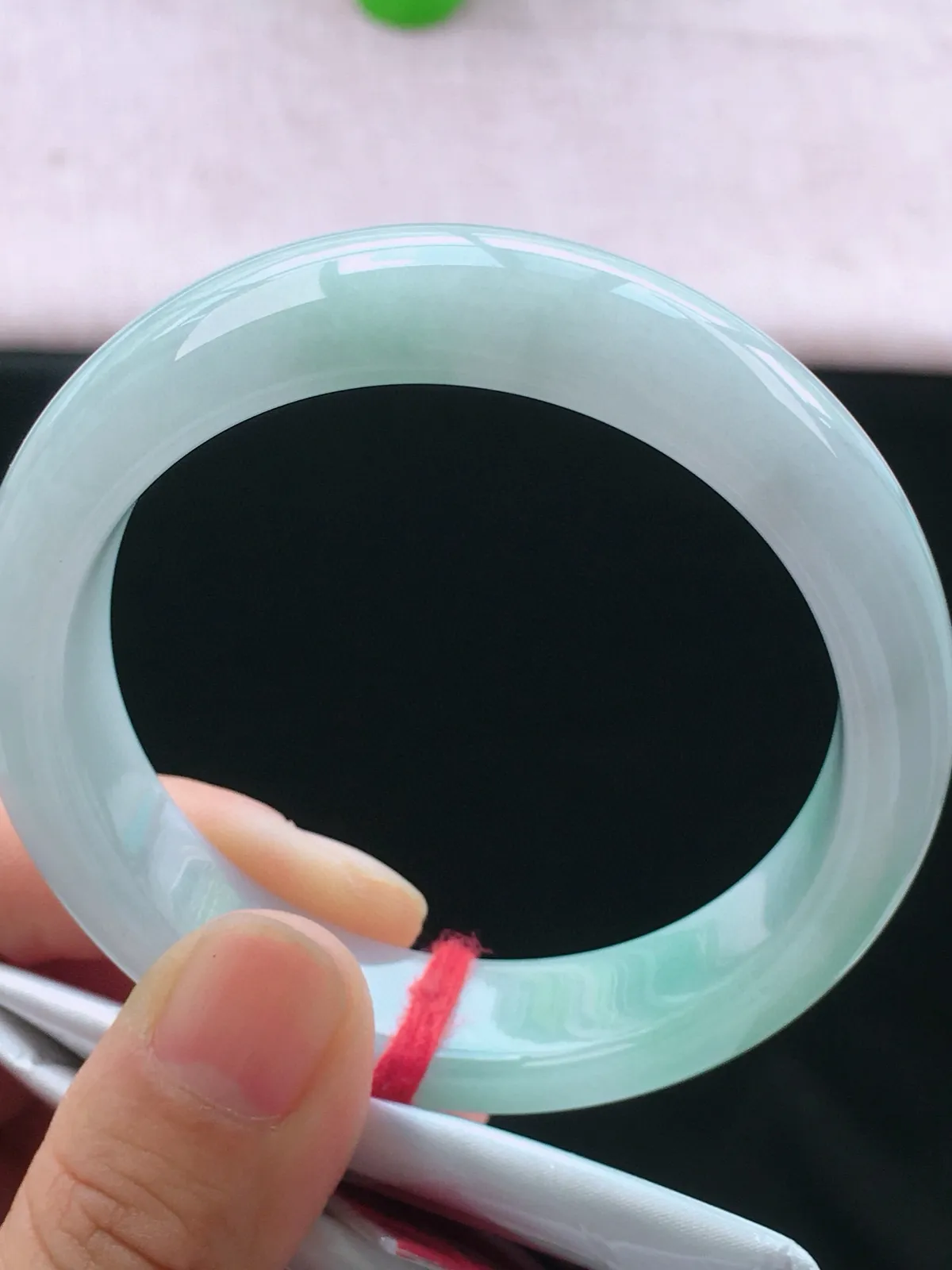 正圈56-57可戴，种老水足，宽版，尺寸56.6/14.3/8.3mm，底色正圈翡翠手镯
