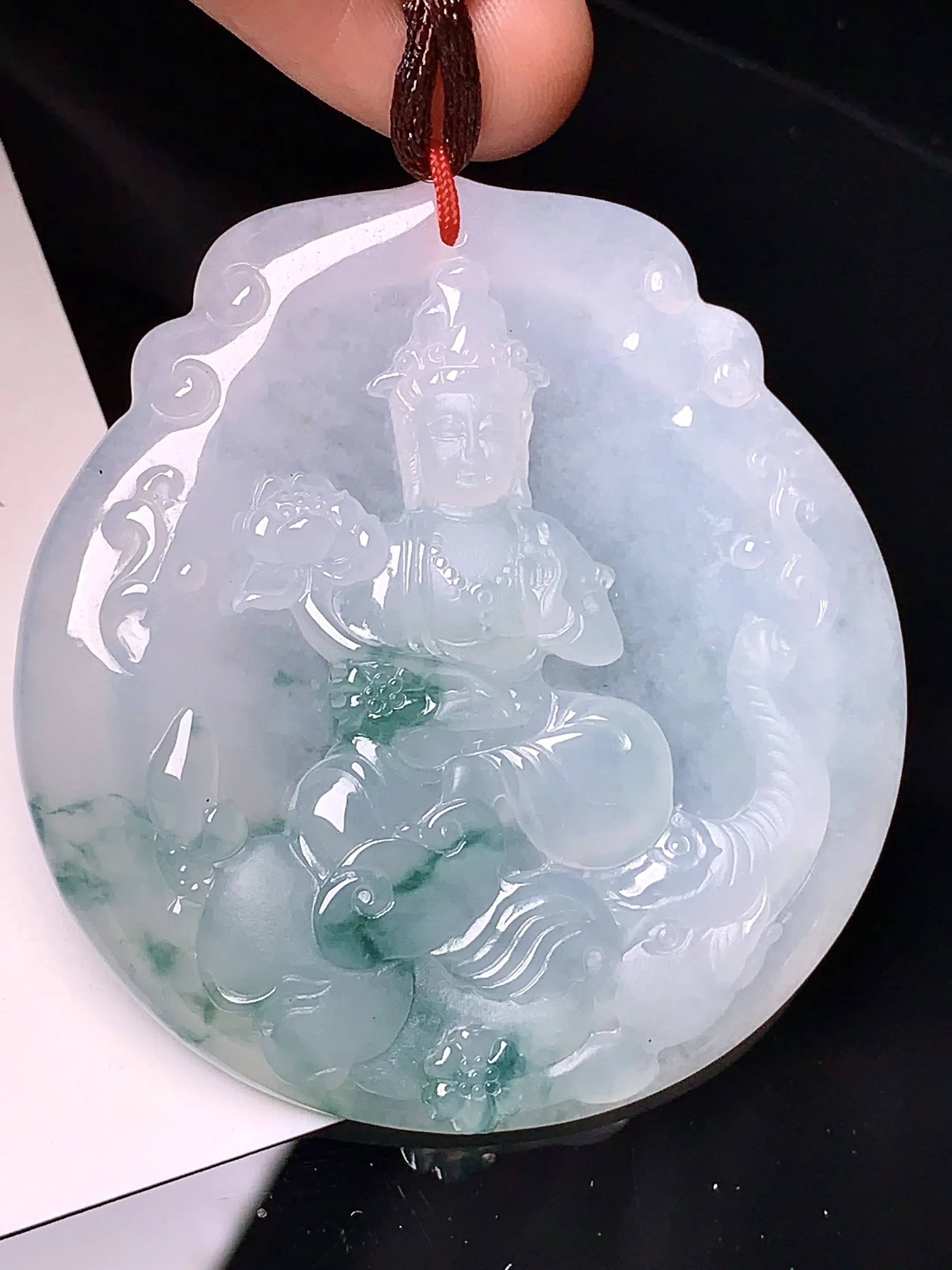 飘绿普贤观音吊坠 玉质细腻 水润亮眼 色泽艳丽 整体尺寸52.3*49.2*6