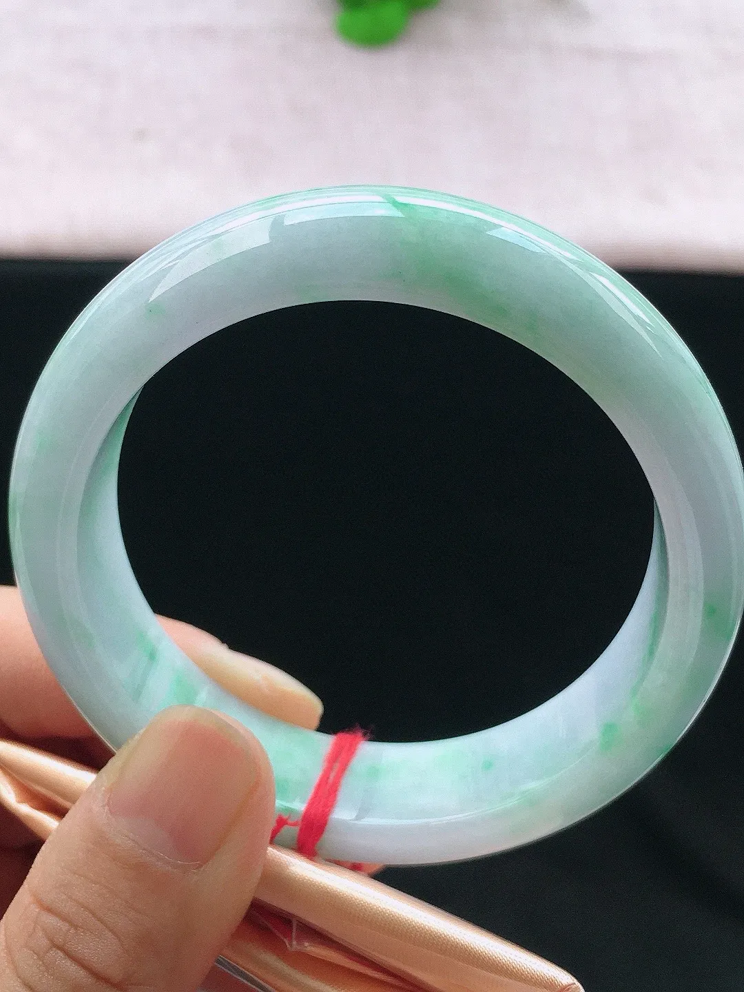 正圈57-58可戴，种老水足，宽版，尺寸57.3/16/8.4mm，冰飘绿正圈翡翠手镯