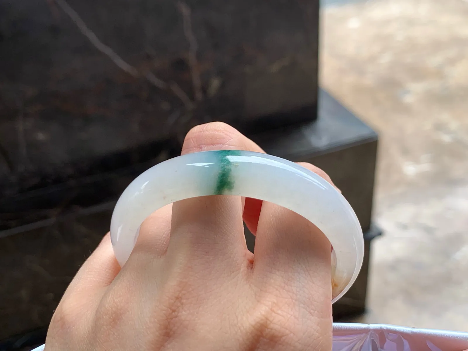 冰黄飘花手镯
独特54/12/7.5mm