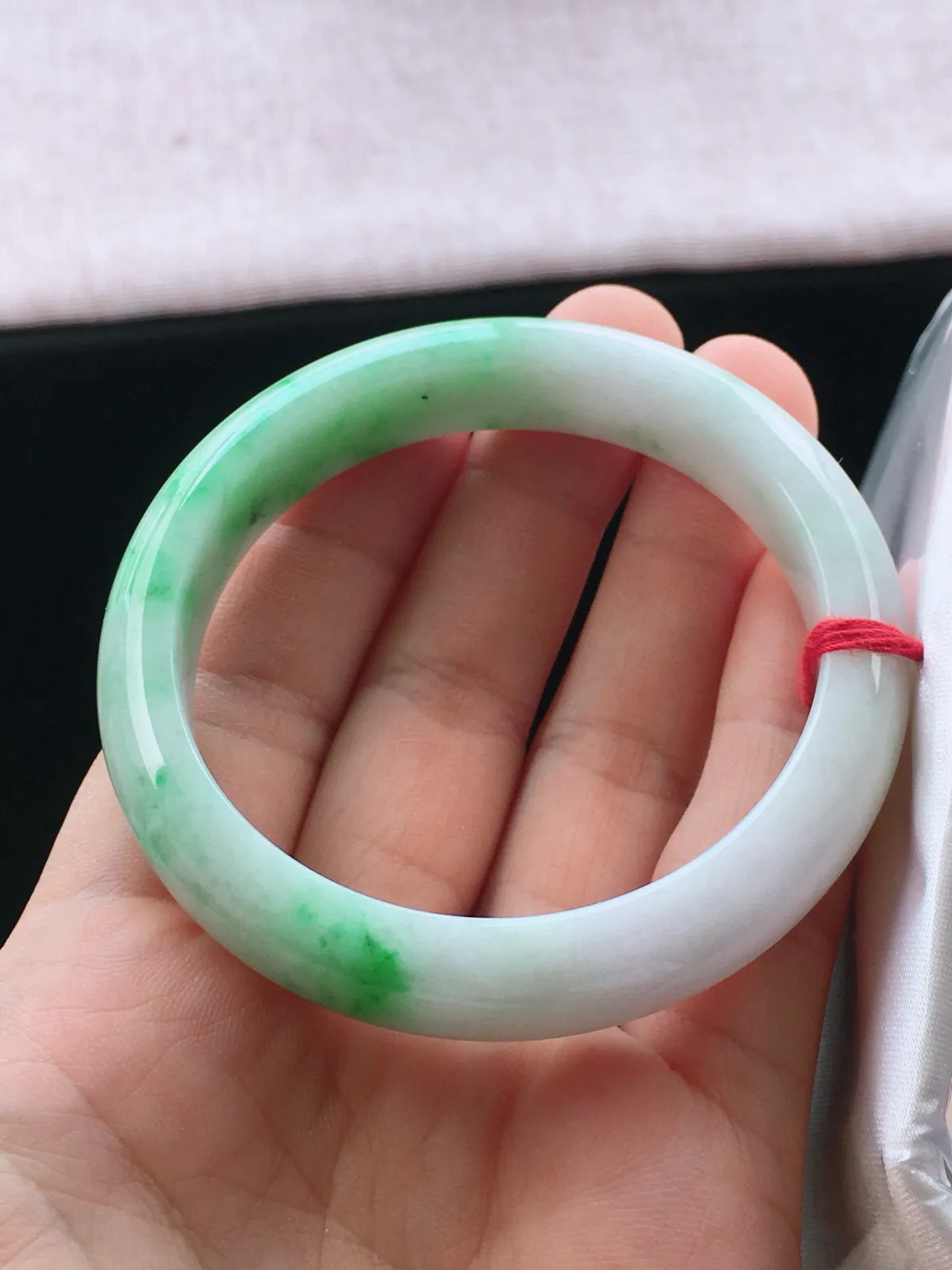 正圈54-55可戴，种老水足，尺寸55/11.7/8mm，冰飘绿正圈翡翠手镯