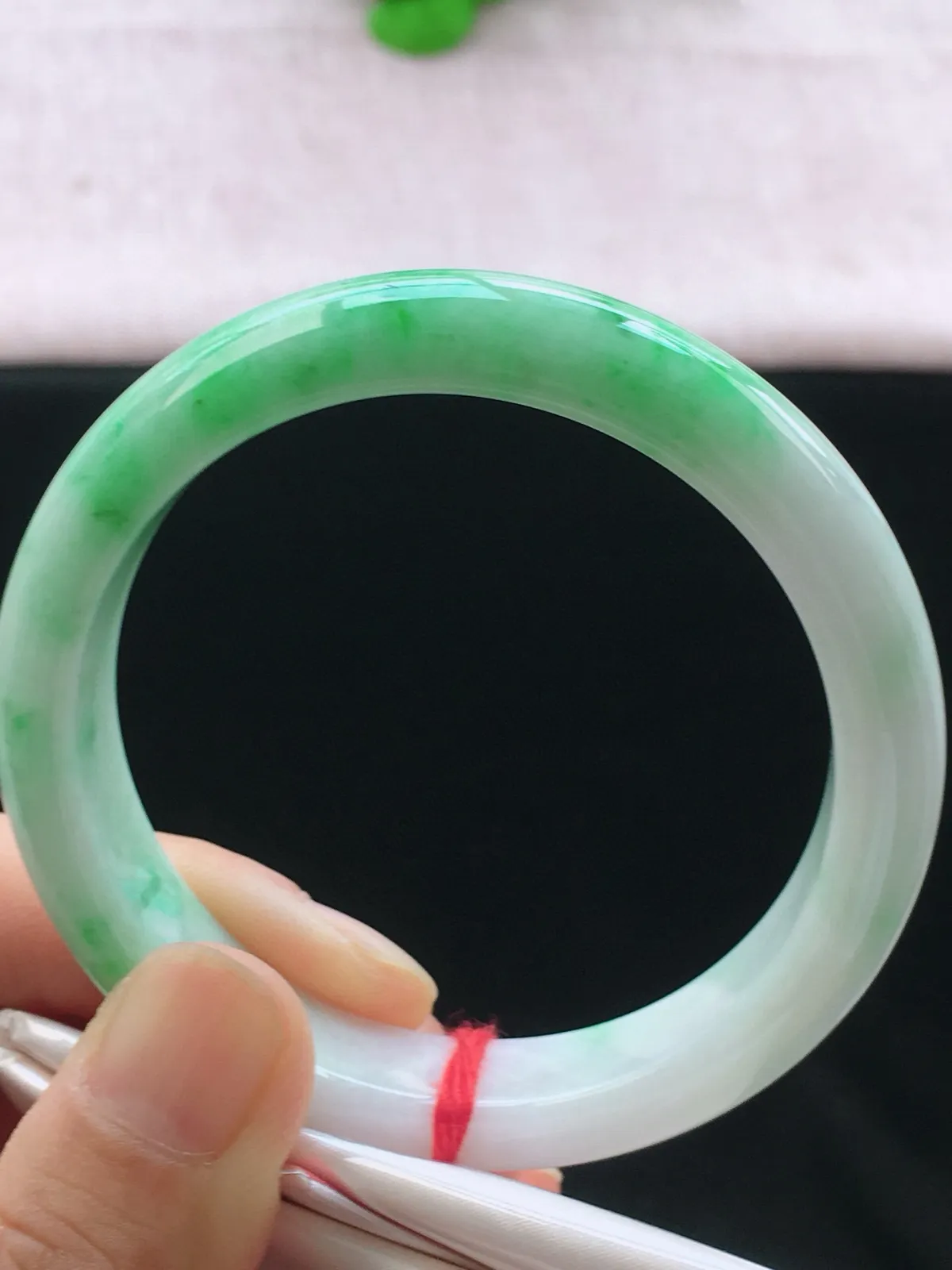 正圈54-55可戴，种老水足，尺寸55/11.7/8mm，冰飘绿正圈翡翠手镯