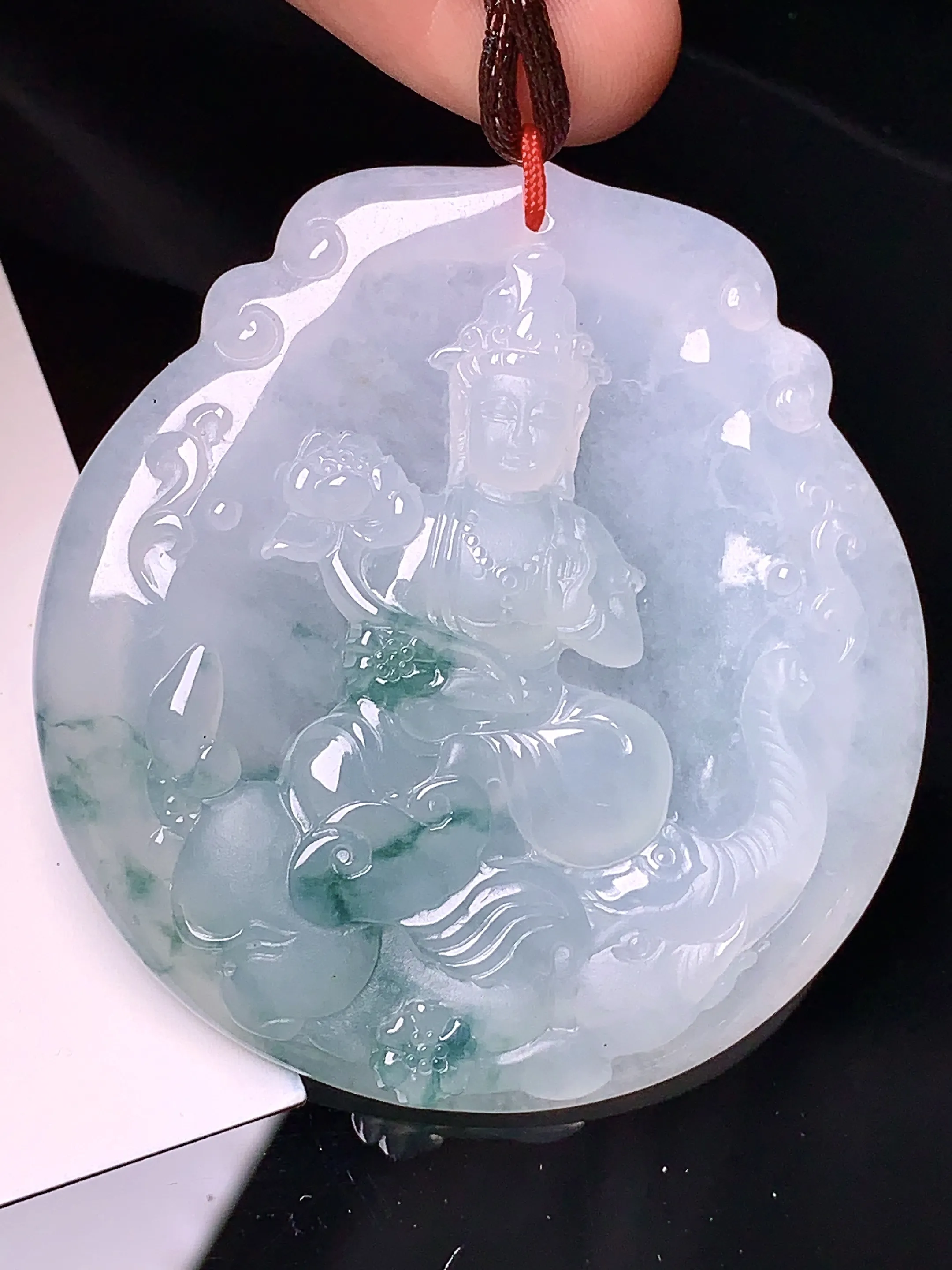 飘绿普贤观音吊坠 玉质细腻 水润亮眼 色泽艳丽 整体尺寸52.3*49.2*6