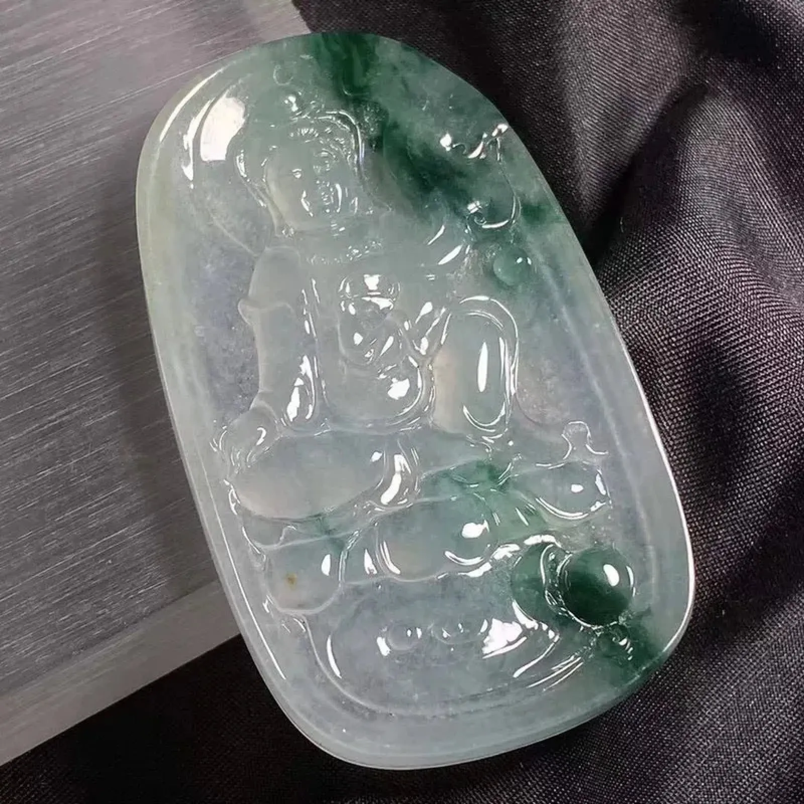 缅甸翡翠A货，正装立体莲花观音，平平安安，健健康康，冰透水润，上身效果大气