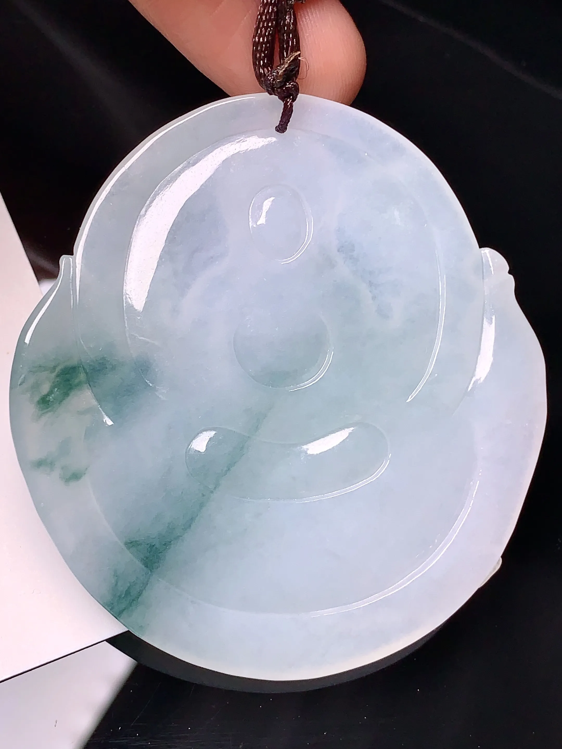 飘绿文殊观音吊坠 玉质细腻 水润亮眼 色泽艳丽 整体尺寸55.5*51.6*5.5