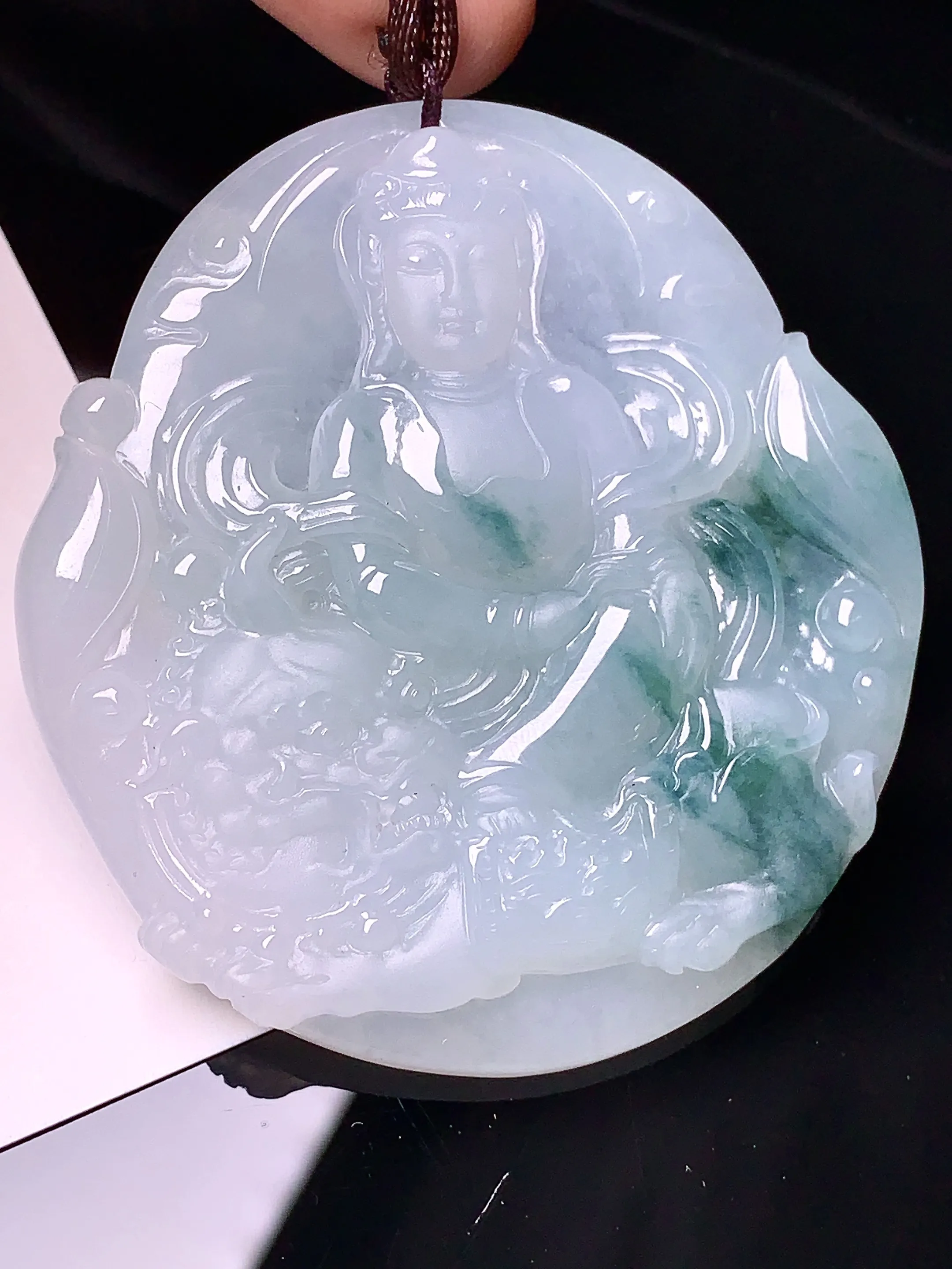 飘绿文殊观音吊坠 玉质细腻 水润亮眼 色泽艳丽 整体尺寸55.5*51.6*5.5