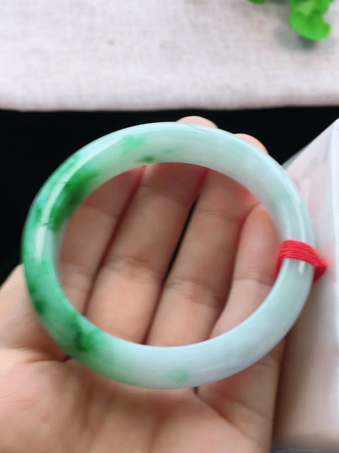 正圈52-53可戴，种老水足，尺寸52.7/11.8/7.8mm，冰飘绿正圈翡翠手镯