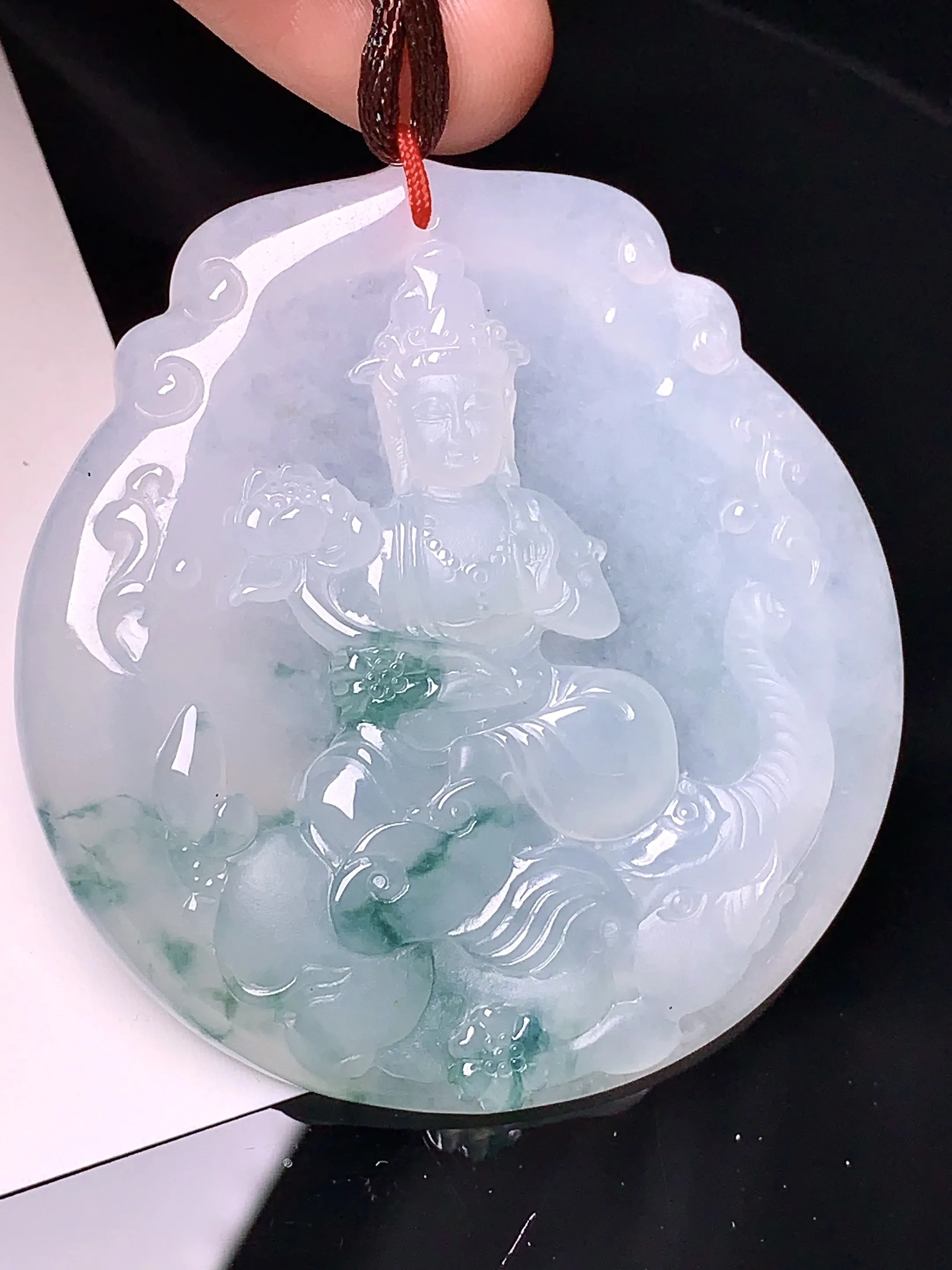 飘绿普贤观音吊坠 玉质细腻 水润亮眼 色泽艳丽 整体尺寸52.3*49.2*6
