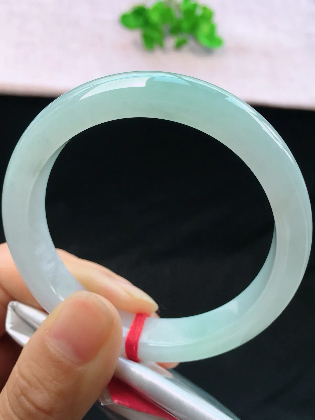 正圈53-54可戴，种老水足，尺寸54/11.2/7.5mm，底色正圈翡翠手镯