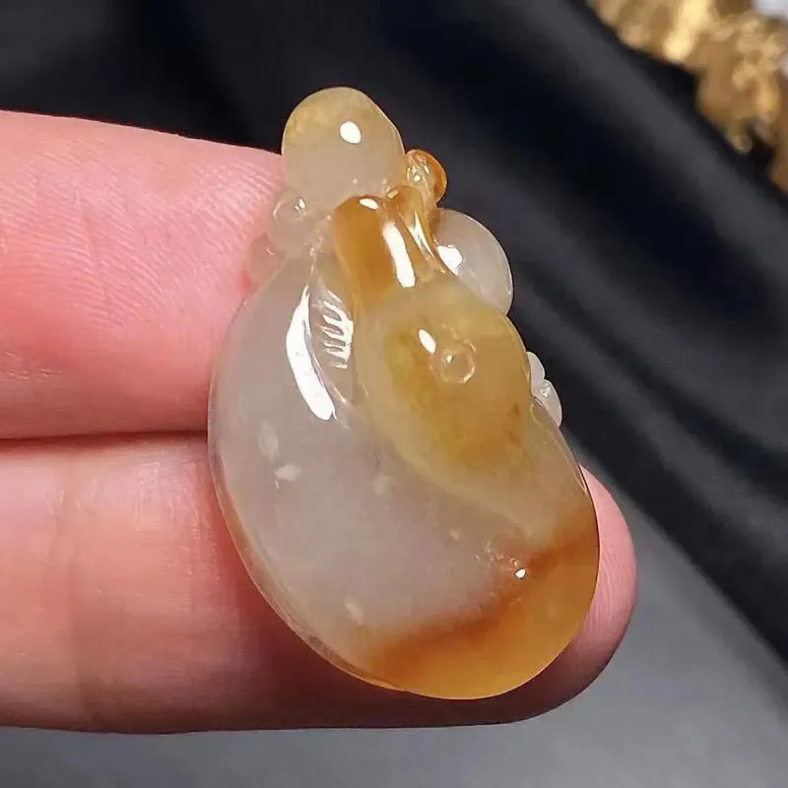 缅甸翡翠A货，天然红翡飞蛾，平平安安，健健康康，幸福长久，上身效果非常好，