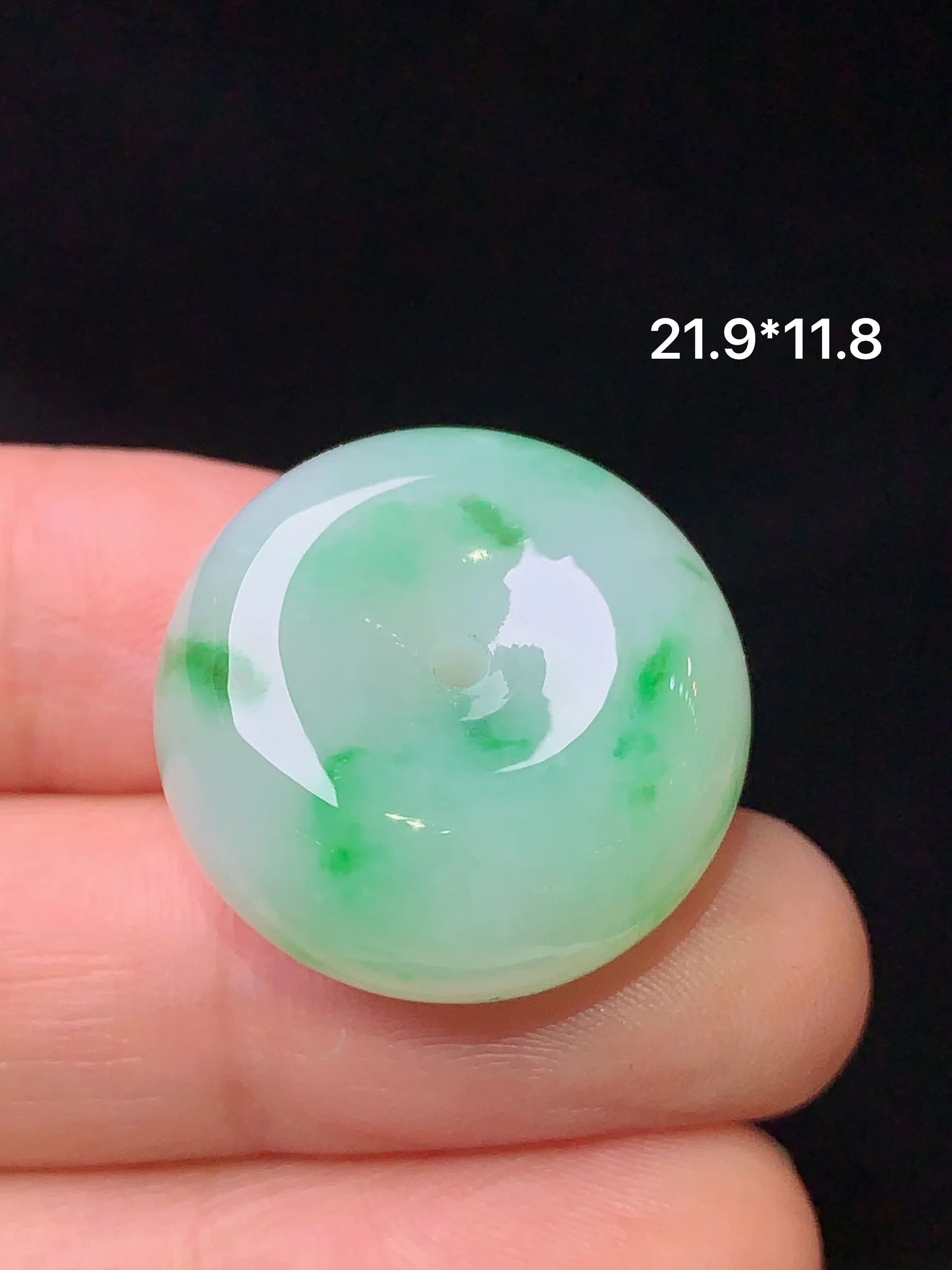 飘绿平安扣吊坠 玉质细腻 水润亮眼 色泽艳丽 整体尺寸21.9*11.8