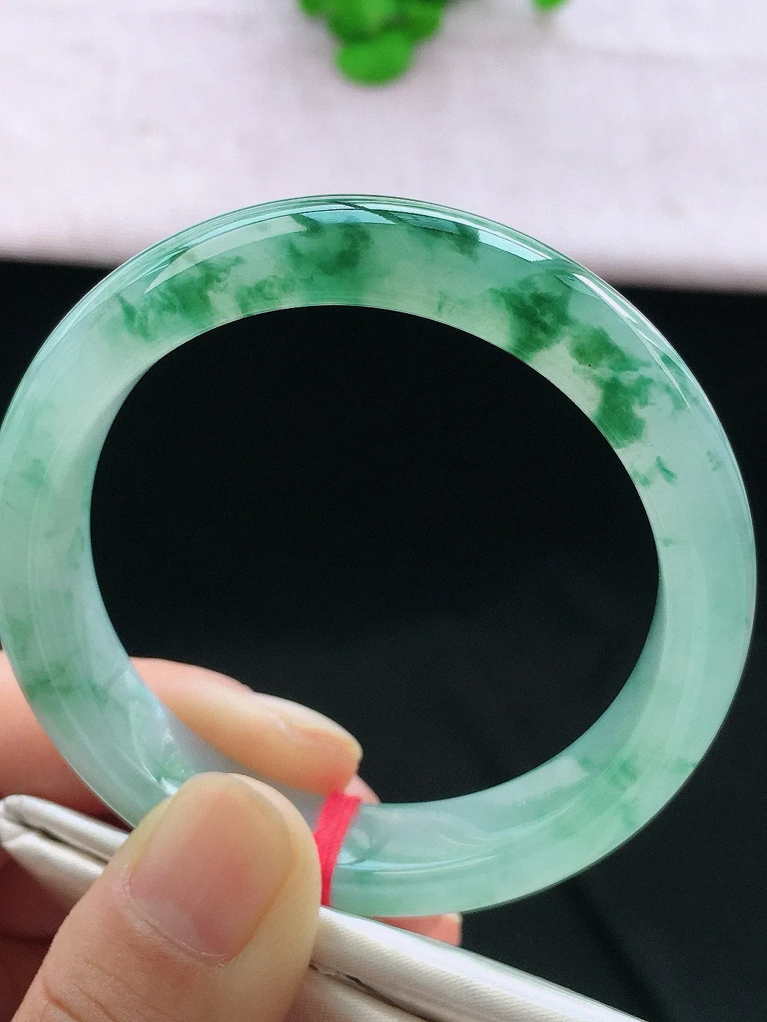 正圈52-53可戴，种老水足，尺寸52.5/12.4/7.9mm，冰飘花正圈翡翠手镯