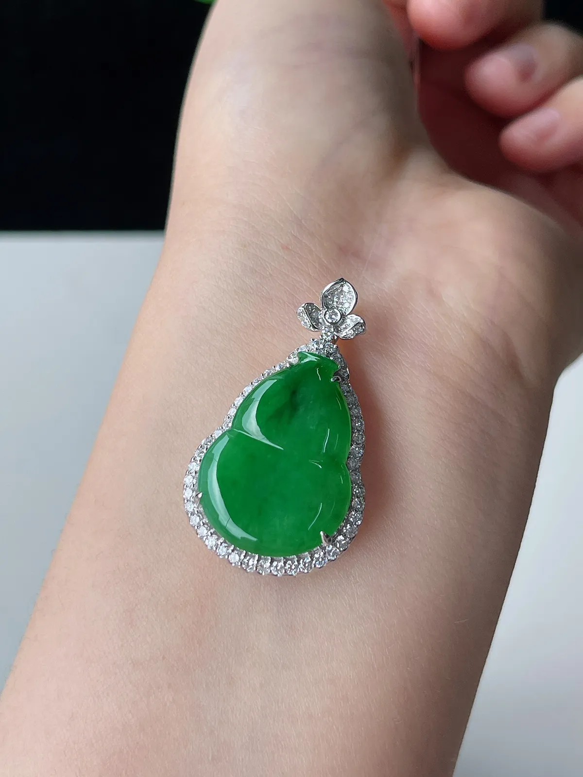 翡翠挂坠，印记：G18K