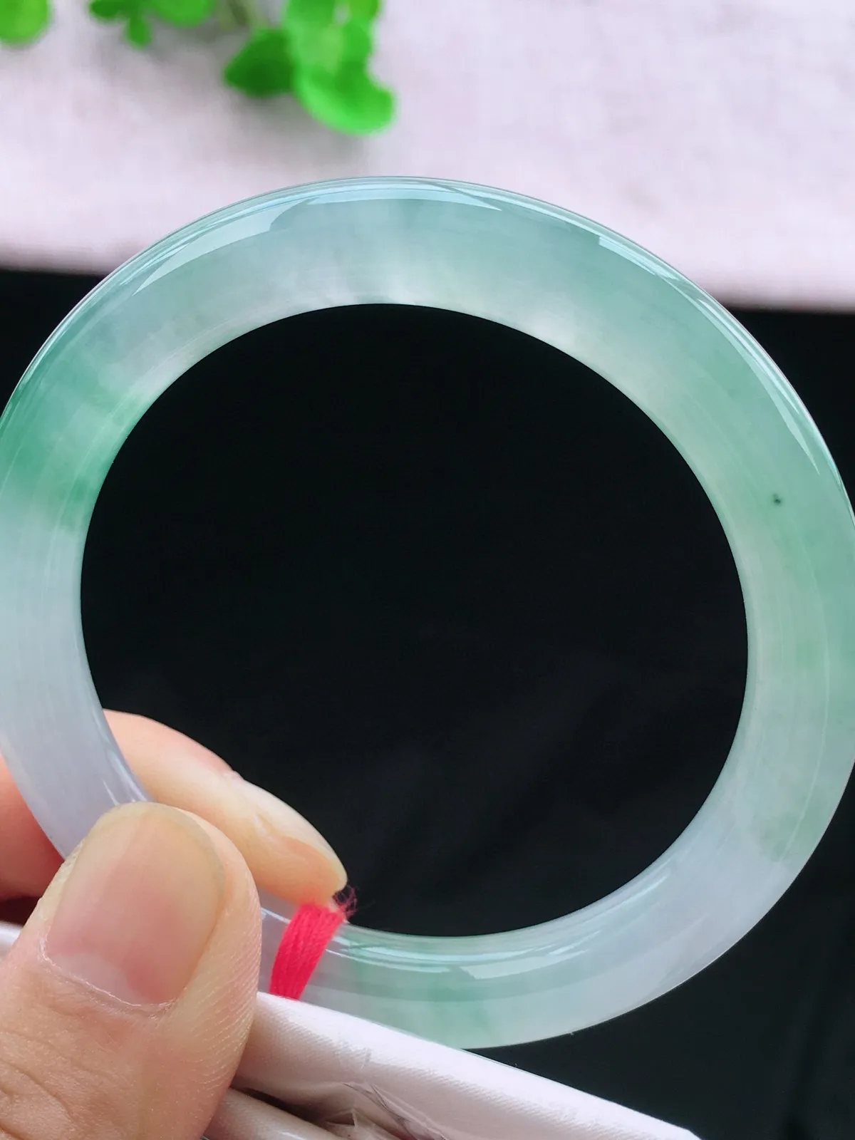 正圈54-55可戴，种老水足，尺寸53.5/8.5/8.5mm，冰飘花圆条翡翠手镯