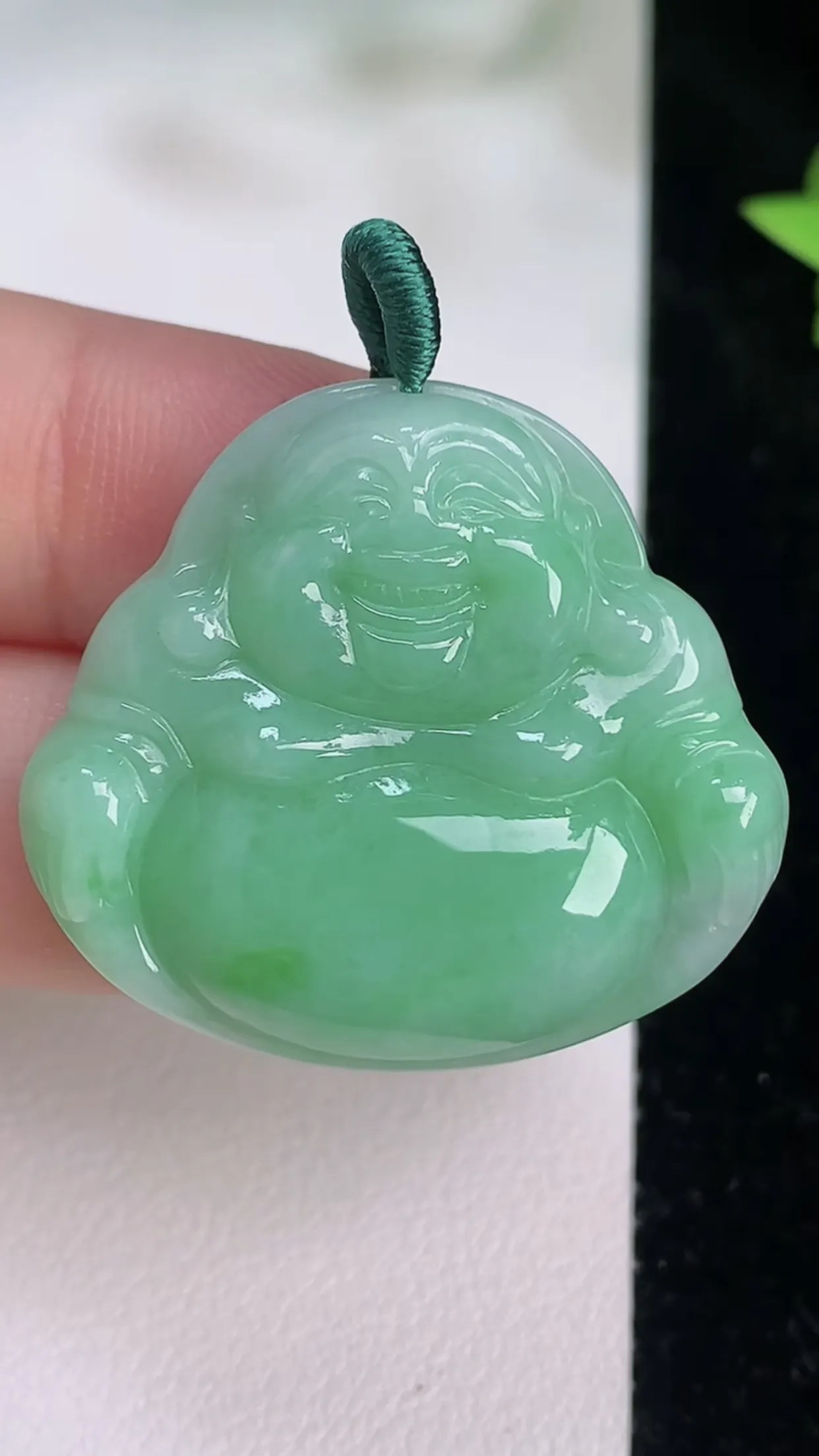 缅甸天然翡翠a货 老坑料起胶冰润 满绿笑口常开 佛公吊坠，尺寸29.6-32.6-6mm y 9.7