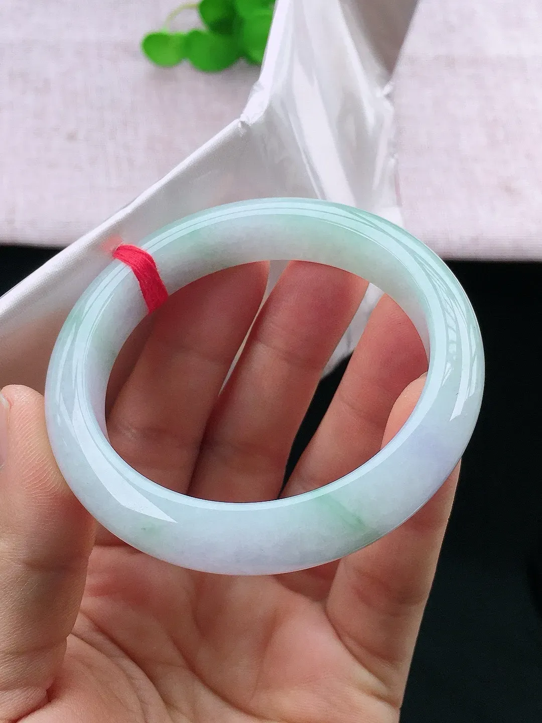 正圈55-56可戴，种老水足，尺寸55.8/11.9/8.8mm，冰飘花正圈翡翠手镯