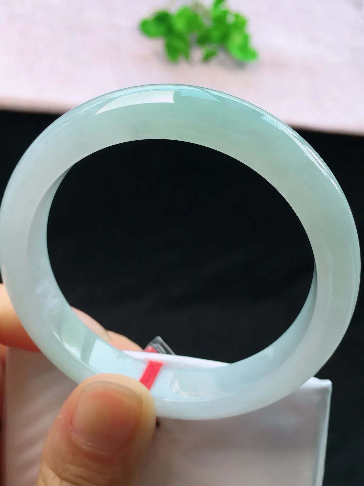 正圈53-54可戴，种老水足，尺寸54/11.2/7.5mm，底色正圈翡翠手镯