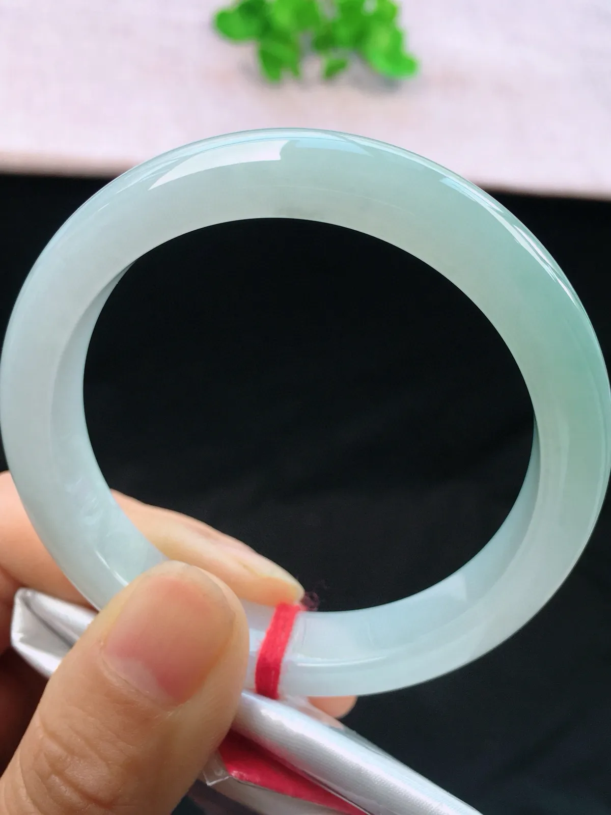 正圈53-54可戴，种老水足，尺寸54/11.2/7.5mm，底色正圈翡翠手镯