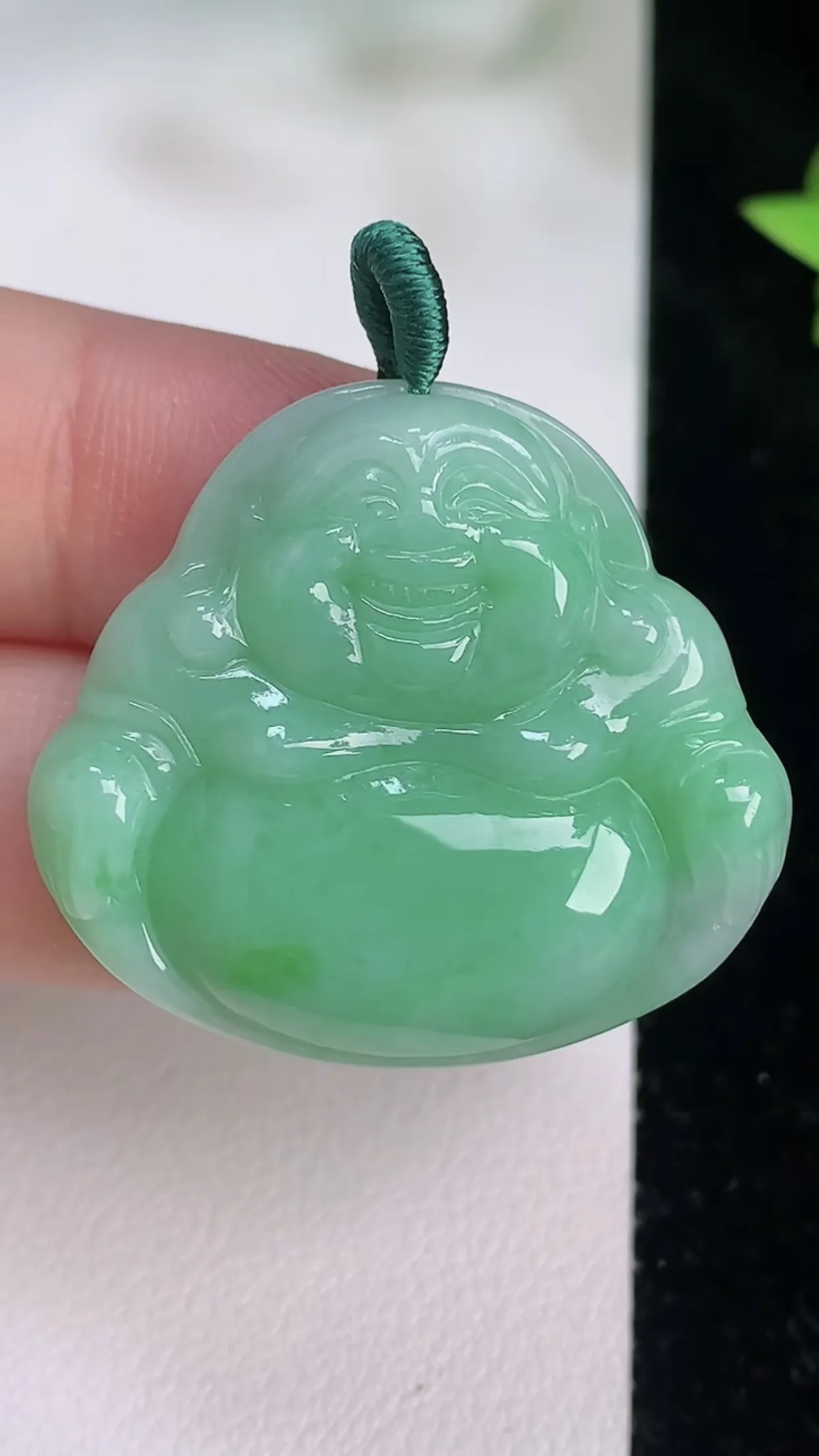 缅甸天然翡翠a货 老坑料起胶冰润 满绿笑口常开 佛公吊坠，尺寸29.6-32.6-6mm y 9.79