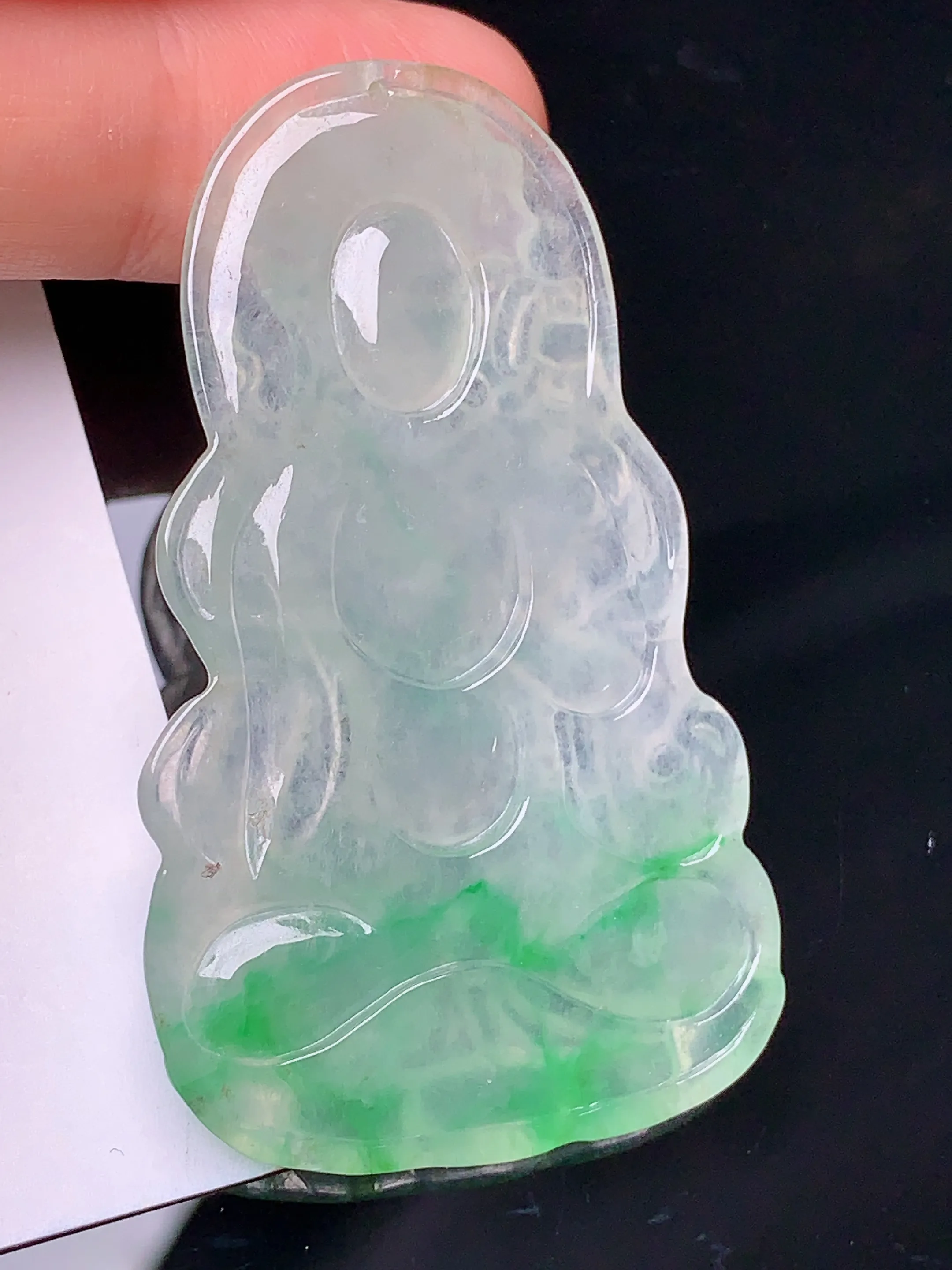 飘绿度母吊坠 玉质细腻 水润亮眼 色泽艳丽 整体尺寸50.5*30*4.8