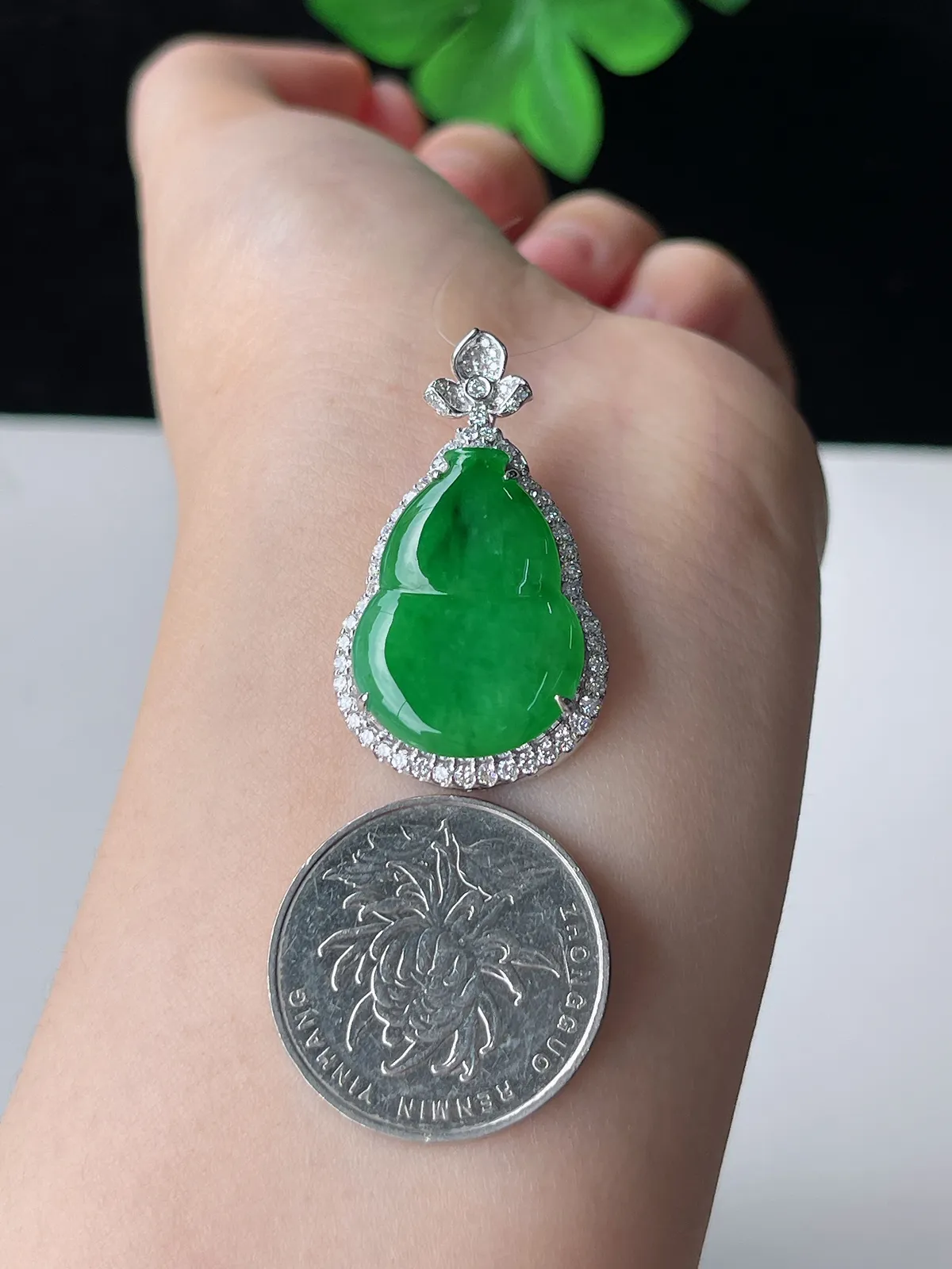 翡翠挂坠，印记：G18K