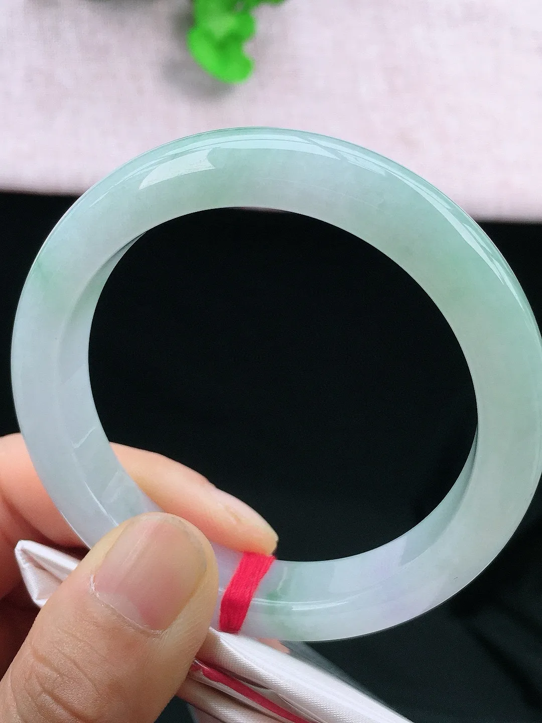 正圈55-56可戴，种老水足，尺寸55.8/11.9/8.8mm，冰飘花正圈翡翠手镯
