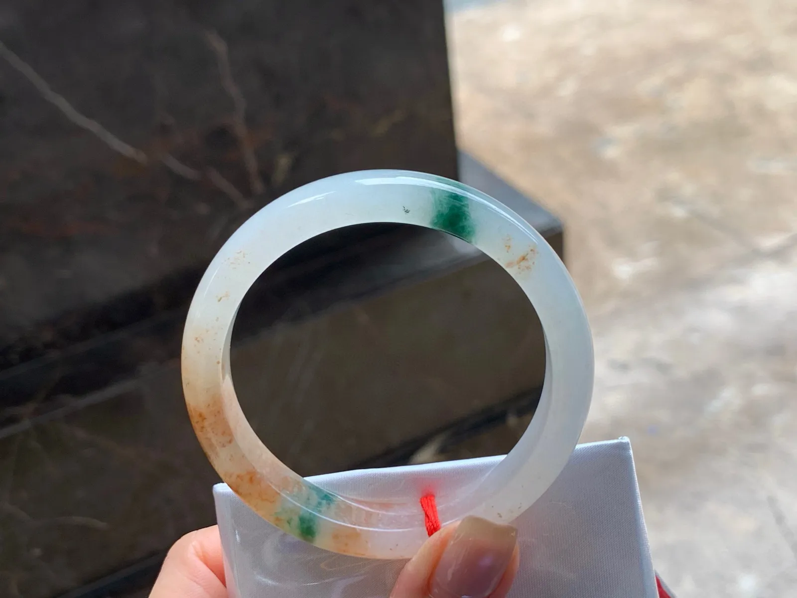 冰黄飘花手镯
独特54/12/7.5mm