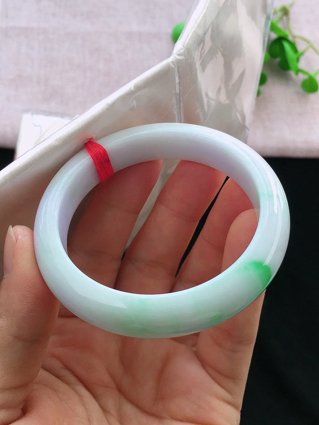 正圈54-55可戴，种老水足，尺寸54.6/12/8.8mm，春彩正圈翡翠手镯