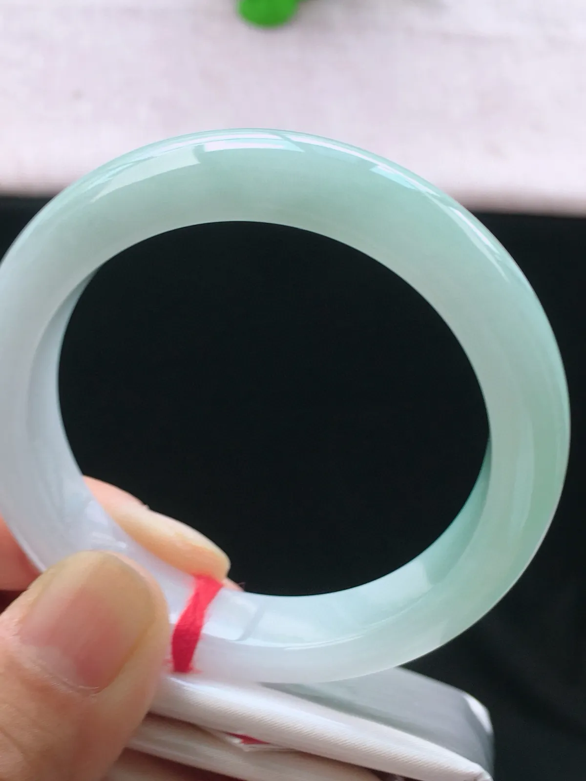 正圈51-52可戴，种老水足，尺寸52/11.8/8.8mm，底色正圈翡翠手镯