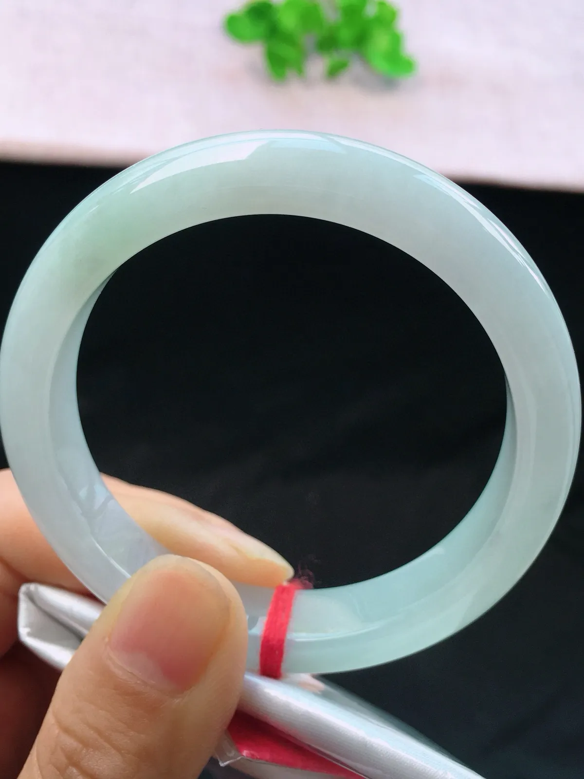 正圈53-54可戴，种老水足，尺寸54/11.2/7.5mm，底色正圈翡翠手镯