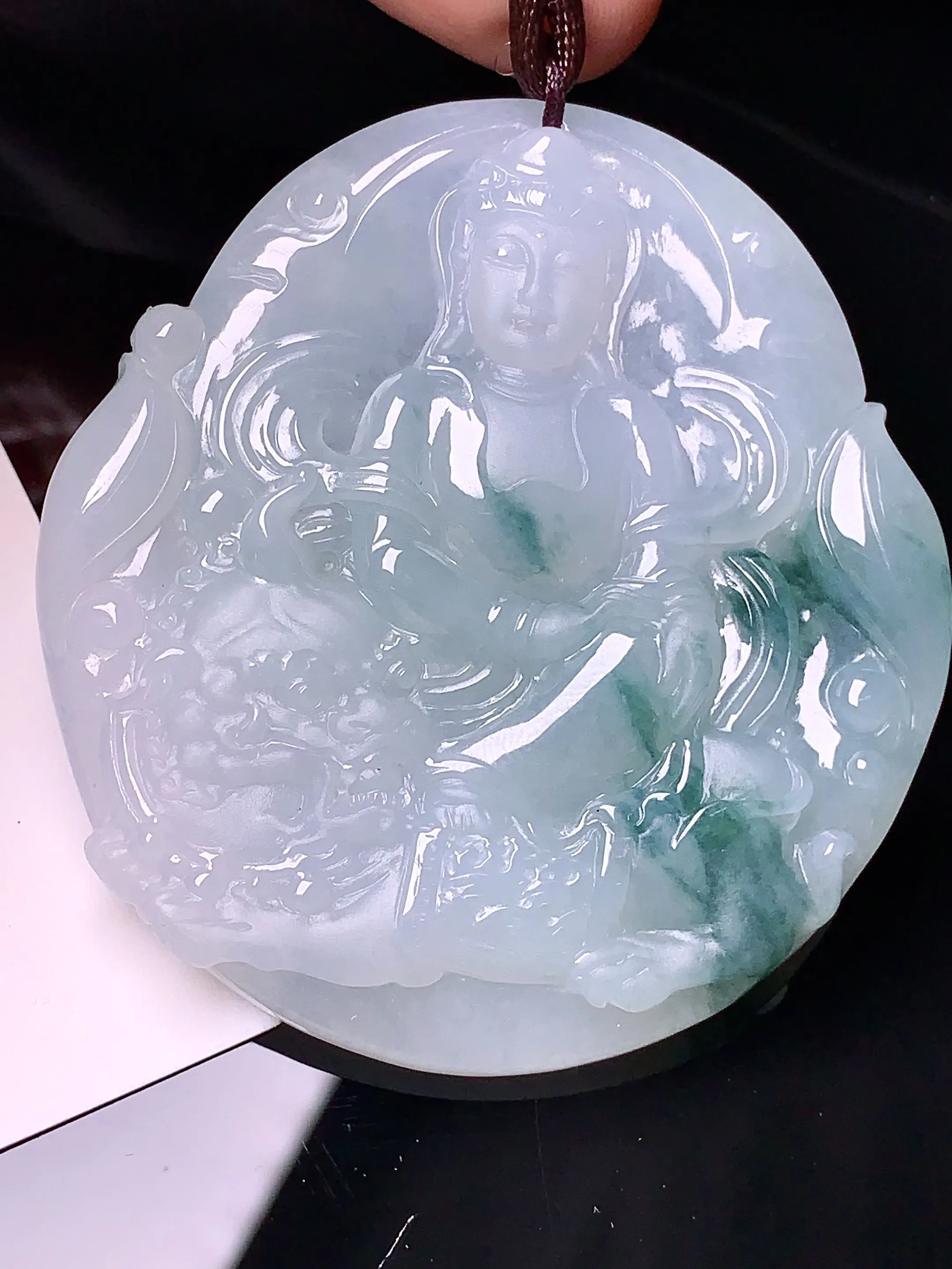 飘绿文殊观音吊坠 玉质细腻 水润亮眼 色泽艳丽 整体尺寸55.5*51.6*5.5