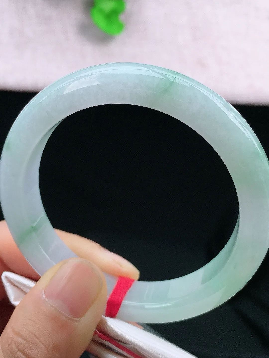 正圈55-56可戴，种老水足，尺寸55.8/11.9/8.8mm，冰飘花正圈翡翠手镯