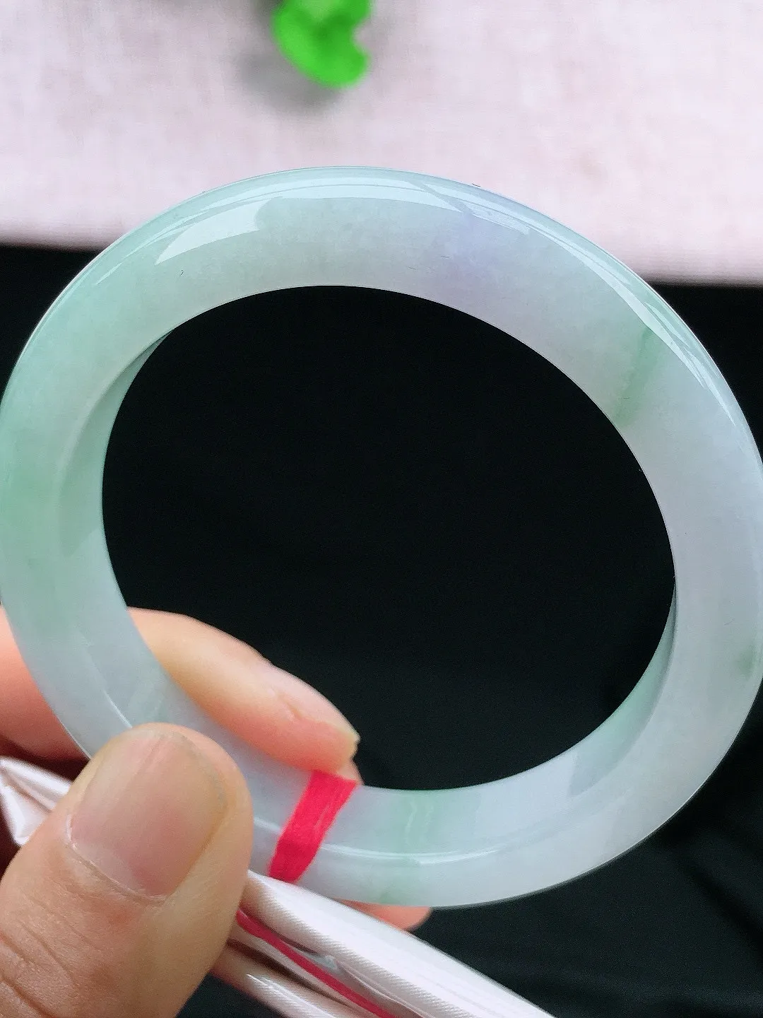 正圈55-56可戴，种老水足，尺寸55.8/11.9/8.8mm，冰飘花正圈翡翠手镯