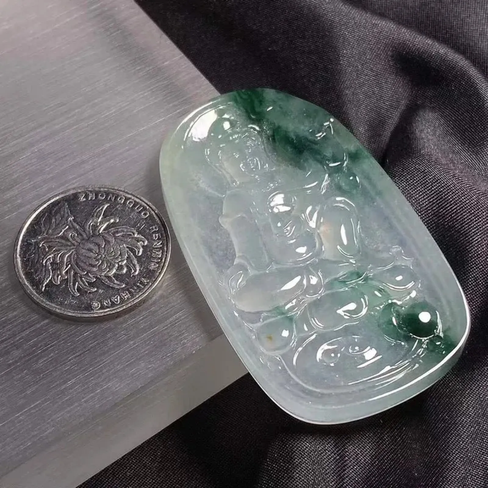 缅甸翡翠A货，正装立体莲花观音，平平安安，健健康康，冰透水润，上身效果大气