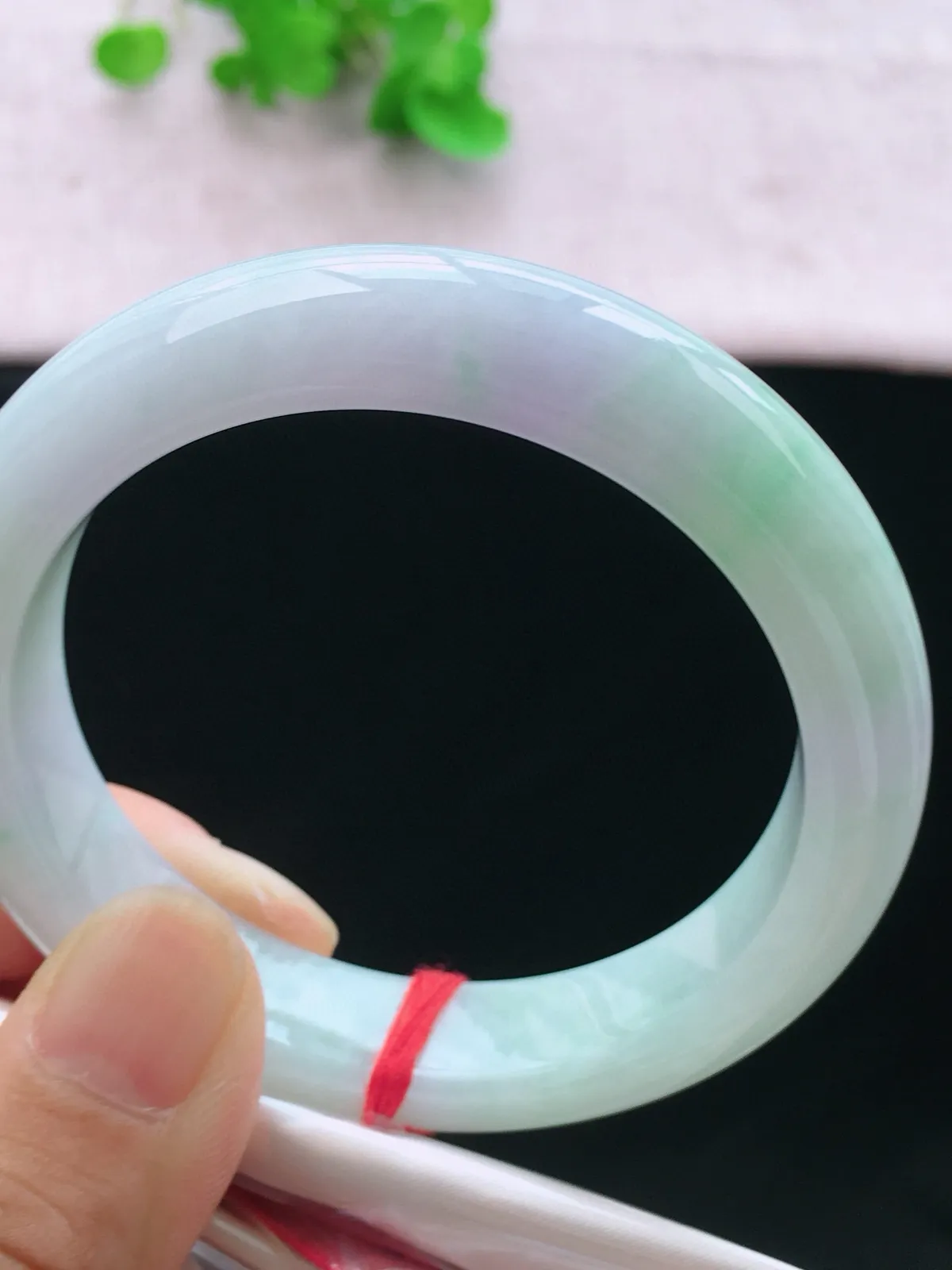 正圈55-56可戴，种老水足，尺寸55.9/12.5/8.7mm，春彩正圈翡翠手镯
