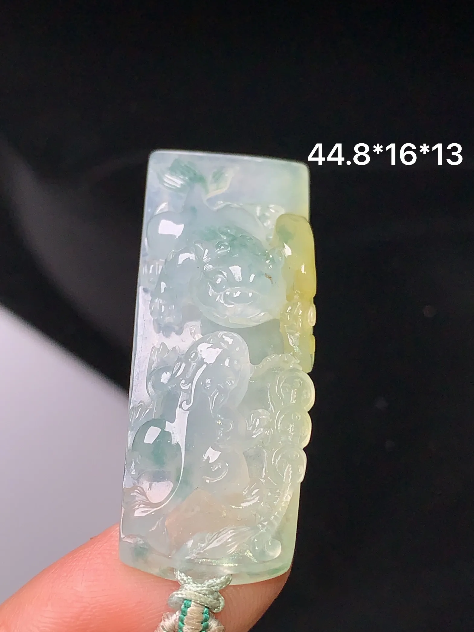 冰种飘黄绿呱呱来财吊坠 玉质细腻 水润亮眼 色泽艳丽 整体尺寸44.8*16*13