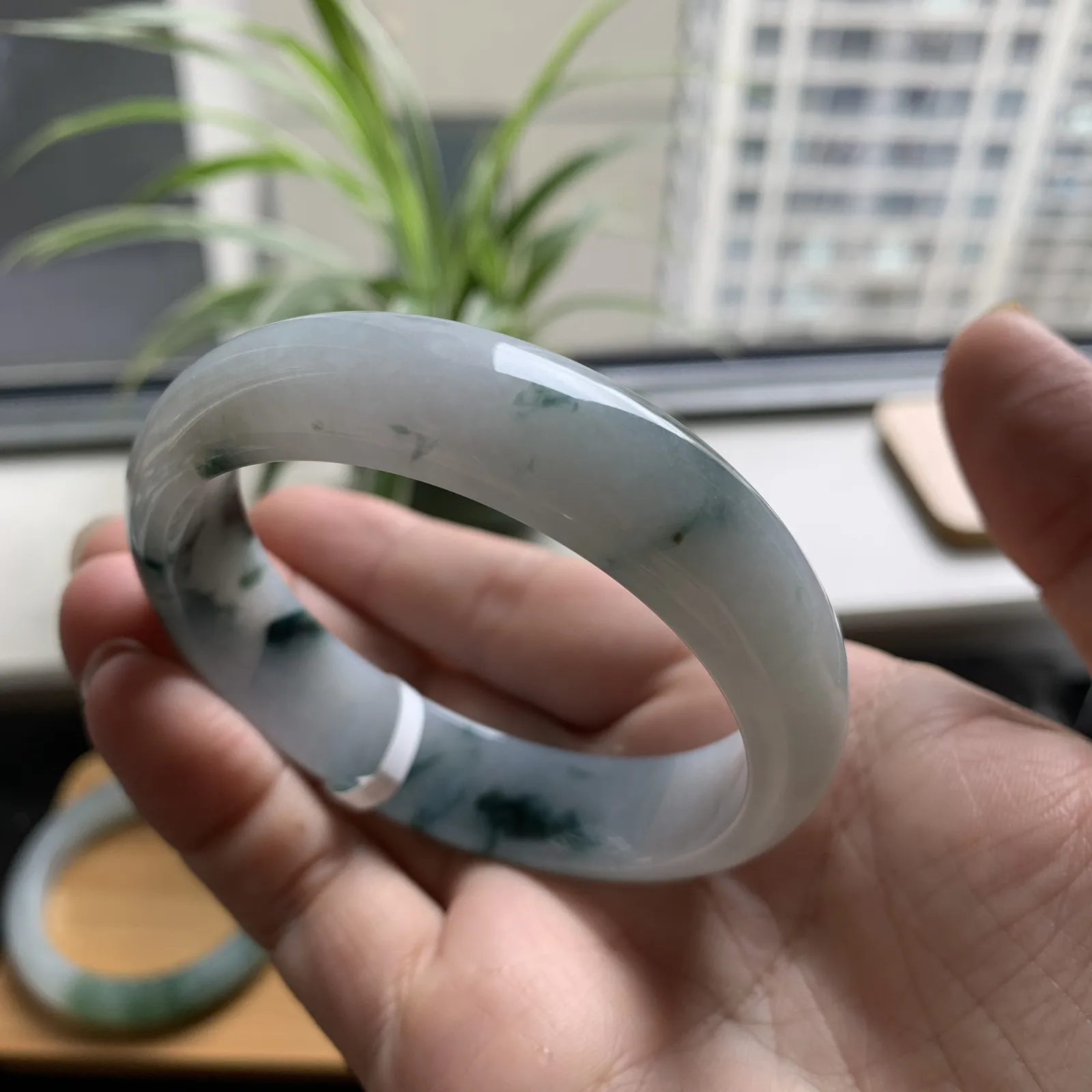56圈口飘花手镯
