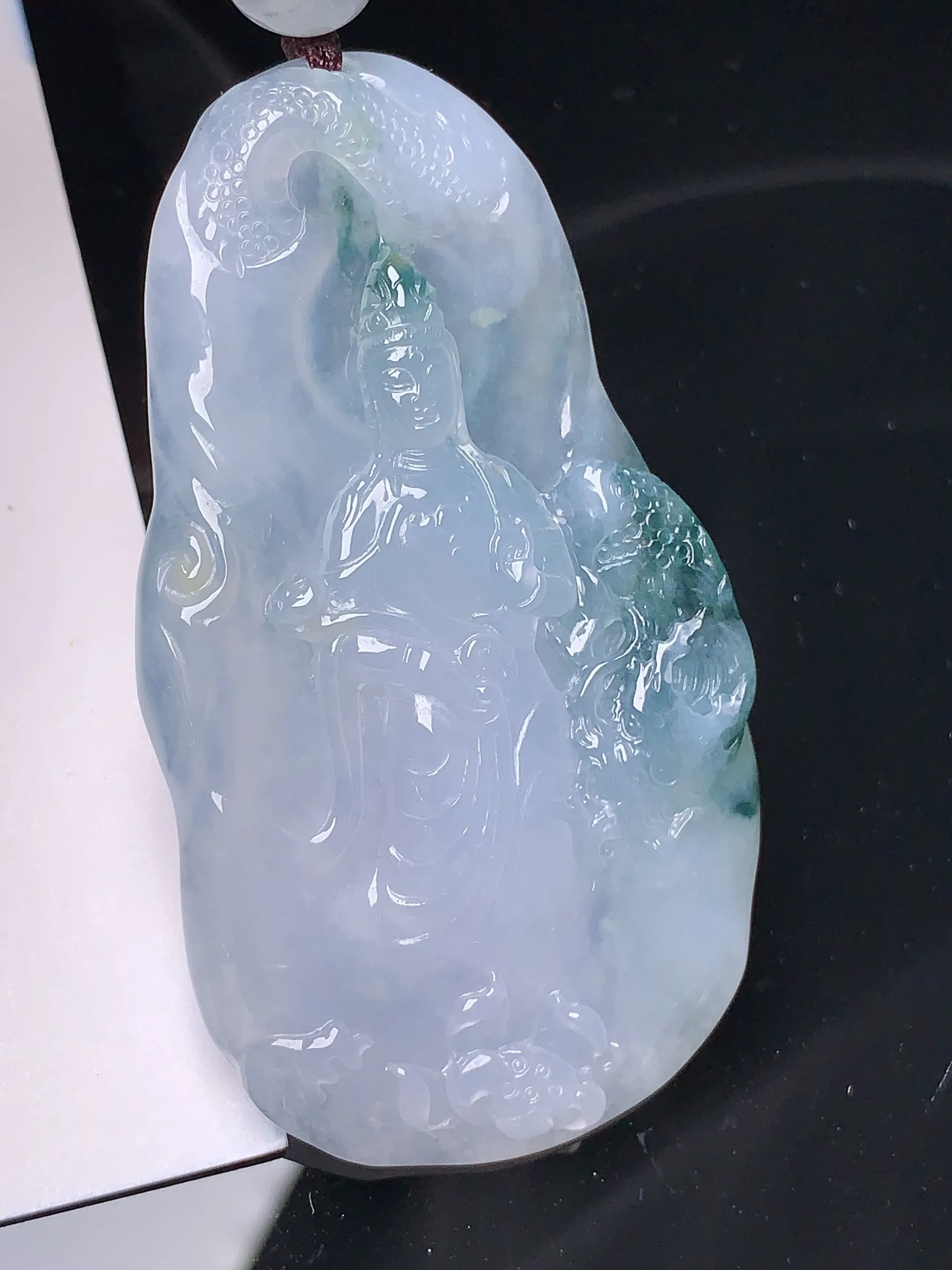 飘绿盘龙观音吊坠 玉质细腻 水润亮眼 色泽艳丽 整体尺寸60.5*33.2*6.6