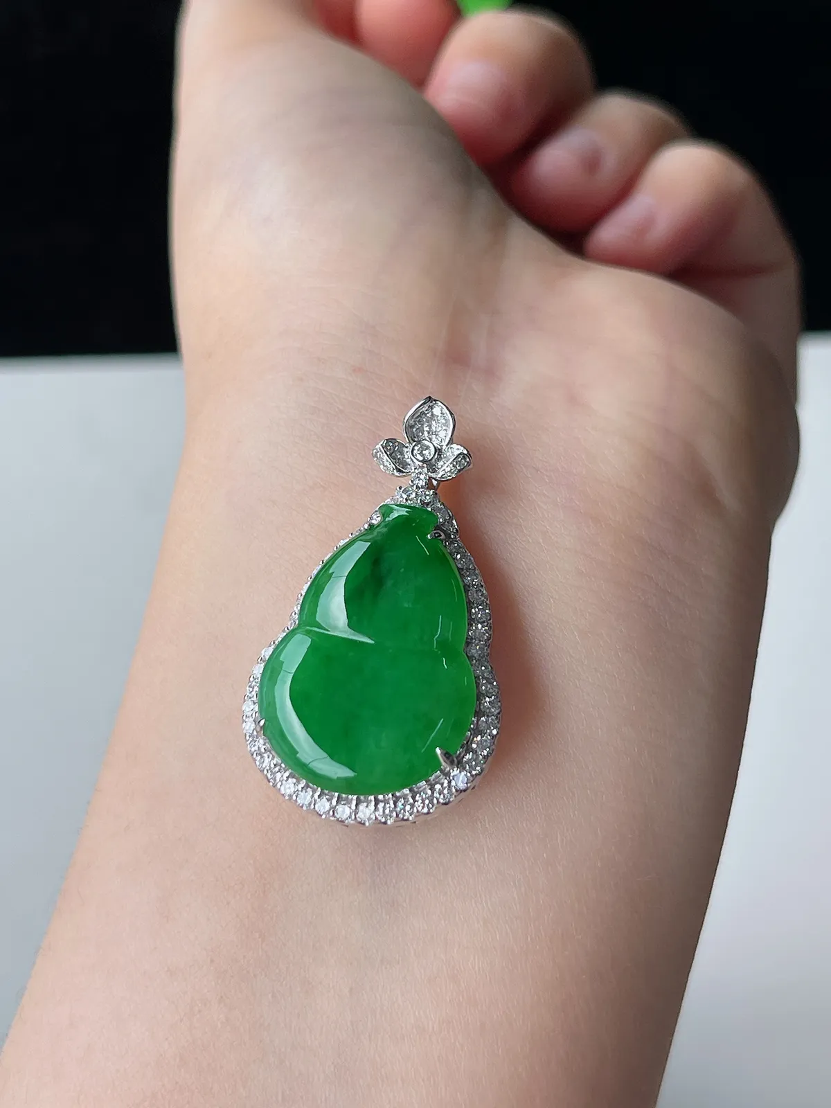 翡翠挂坠，印记：G18K