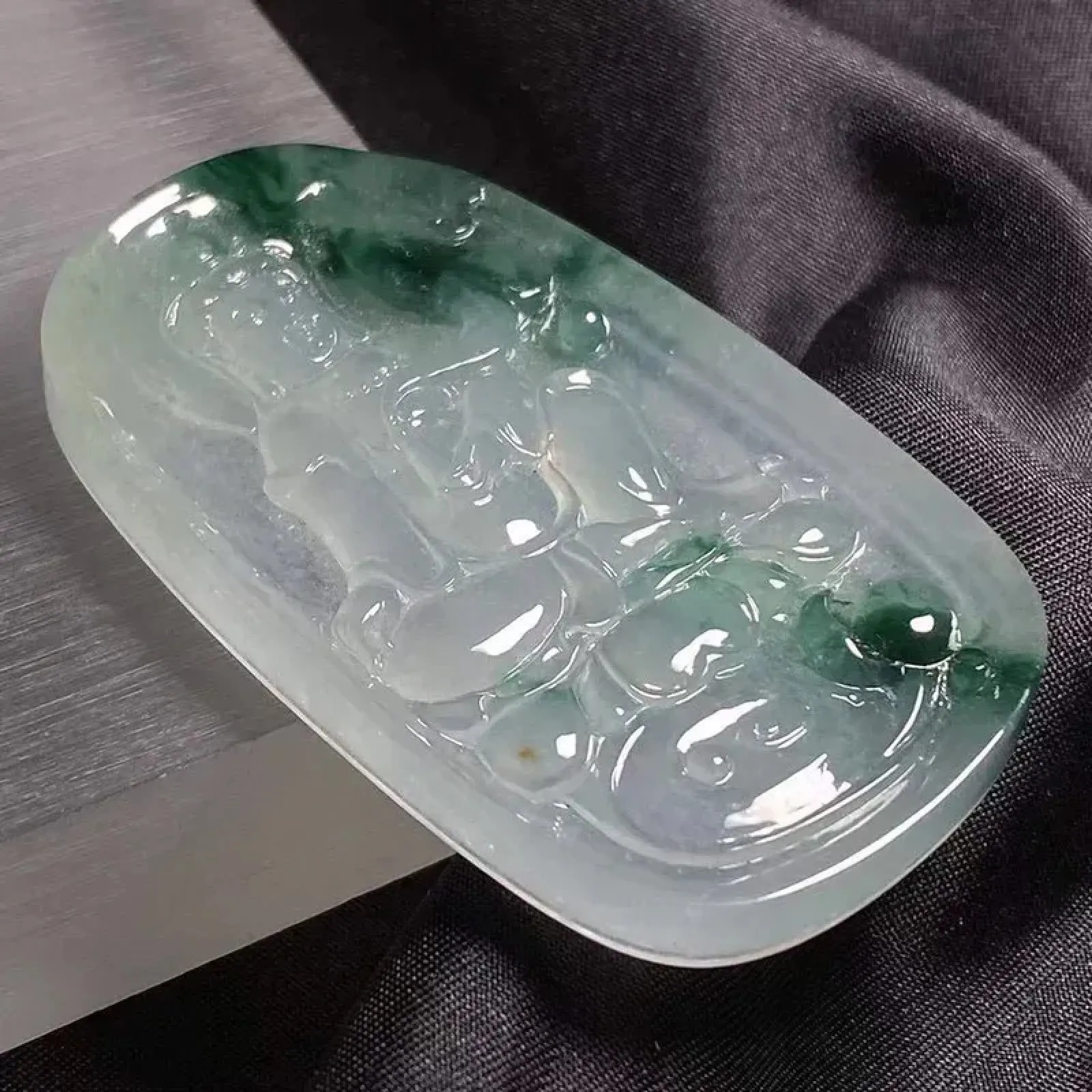缅甸翡翠A货，正装立体莲花观音，平平安安，健健康康，冰透水润，上身效果大气