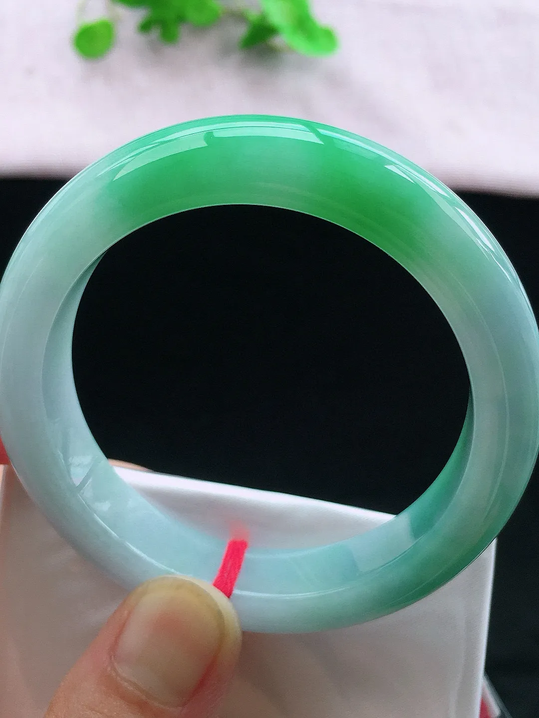 正圈53-54可戴，种老水足，尺寸53.8/12.4/9mm，冰飘绿正圈翡翠手镯新品