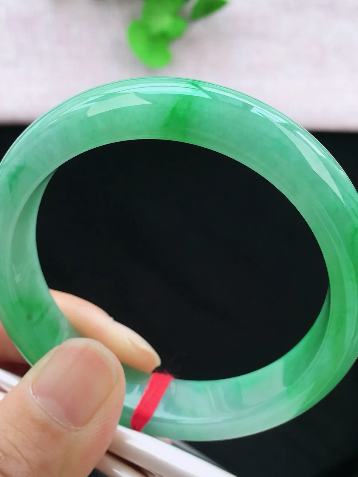 正圈55-56可戴，种老水足，尺寸55.5/12.3/7.7mm，冰飘绿正圈翡翠手镯新品
