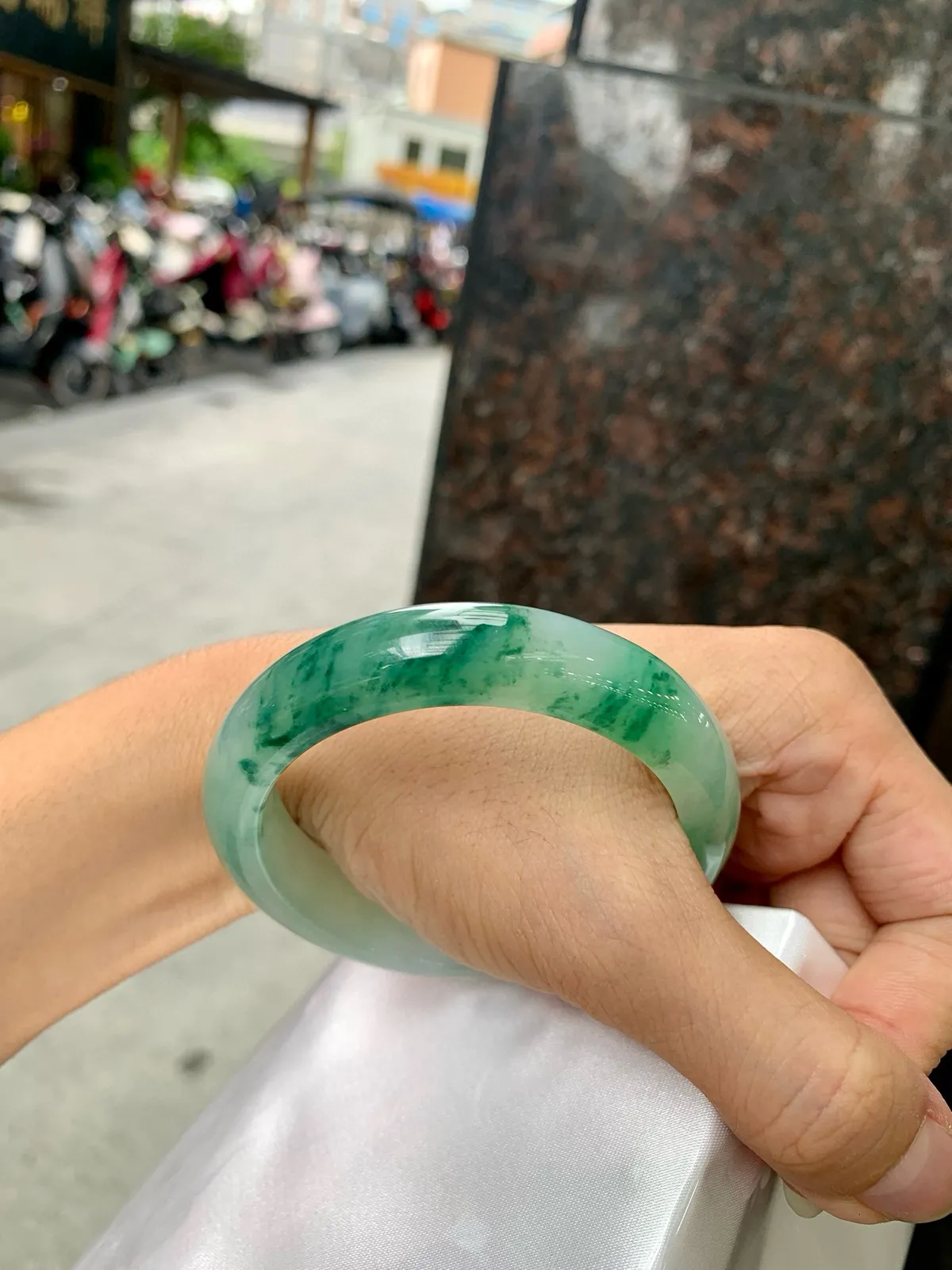 推荐【墨绿飘花正圈】51.6-8.1-12.5，打灯纹，不扣，底妆干净细腻，水墨丹青，大自然的酝酿，美如画，山水如墨染，飘花似烟雨
