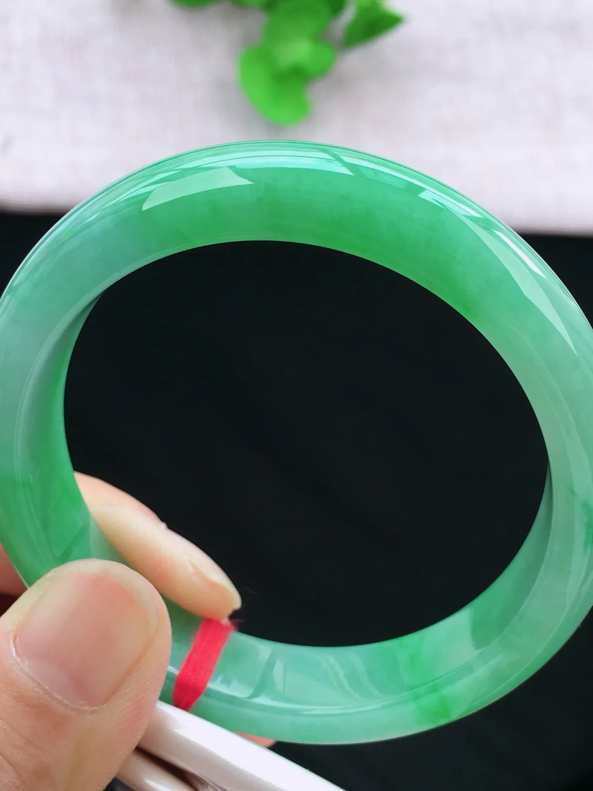 正圈55-56可戴，种老水足，尺寸55.5/12.3/7.7mm，冰飘绿正圈翡翠手镯新品