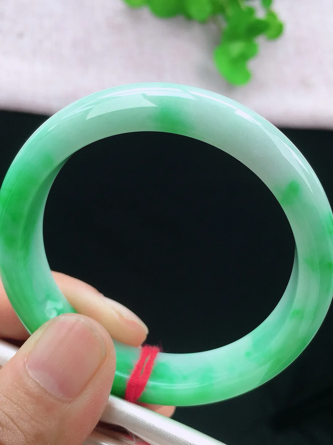 正圈50-51可戴，种老水足，尺寸50.8/11.7/7.6mm，冰飘绿正圈翡翠手镯新品