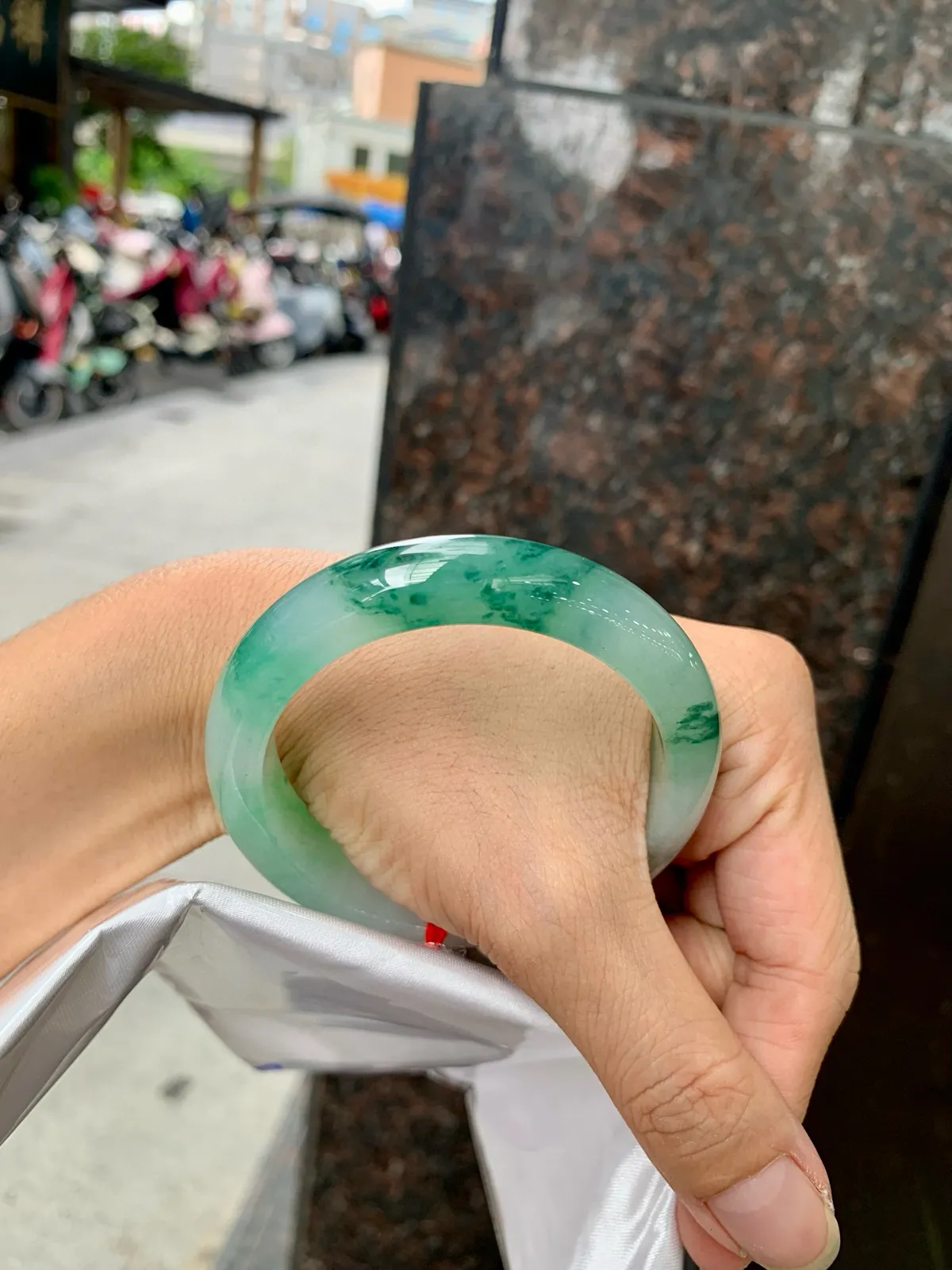 推荐【墨绿飘花正圈】51.6-8.1-12.5，打灯纹，不扣，底妆干净细腻，水墨丹青，大自然的酝酿，美如画，山水如墨染，飘花似烟雨