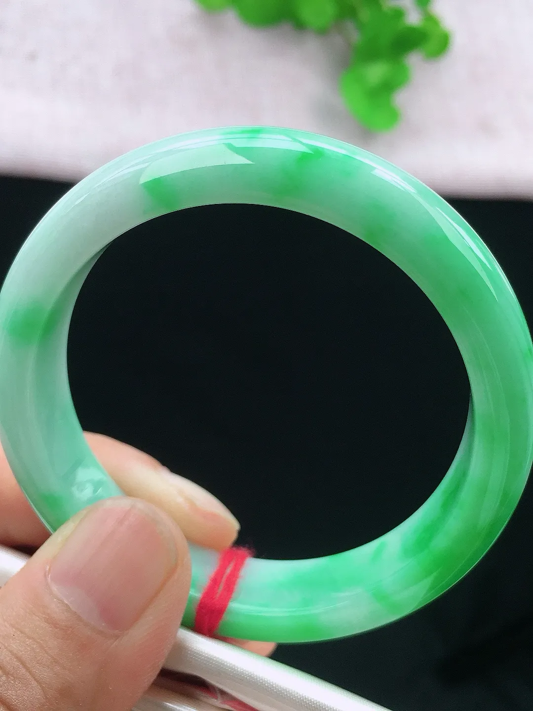正圈50-51可戴，种老水足，尺寸50.8/11.7/7.6mm，冰飘绿正圈翡翠手镯新品