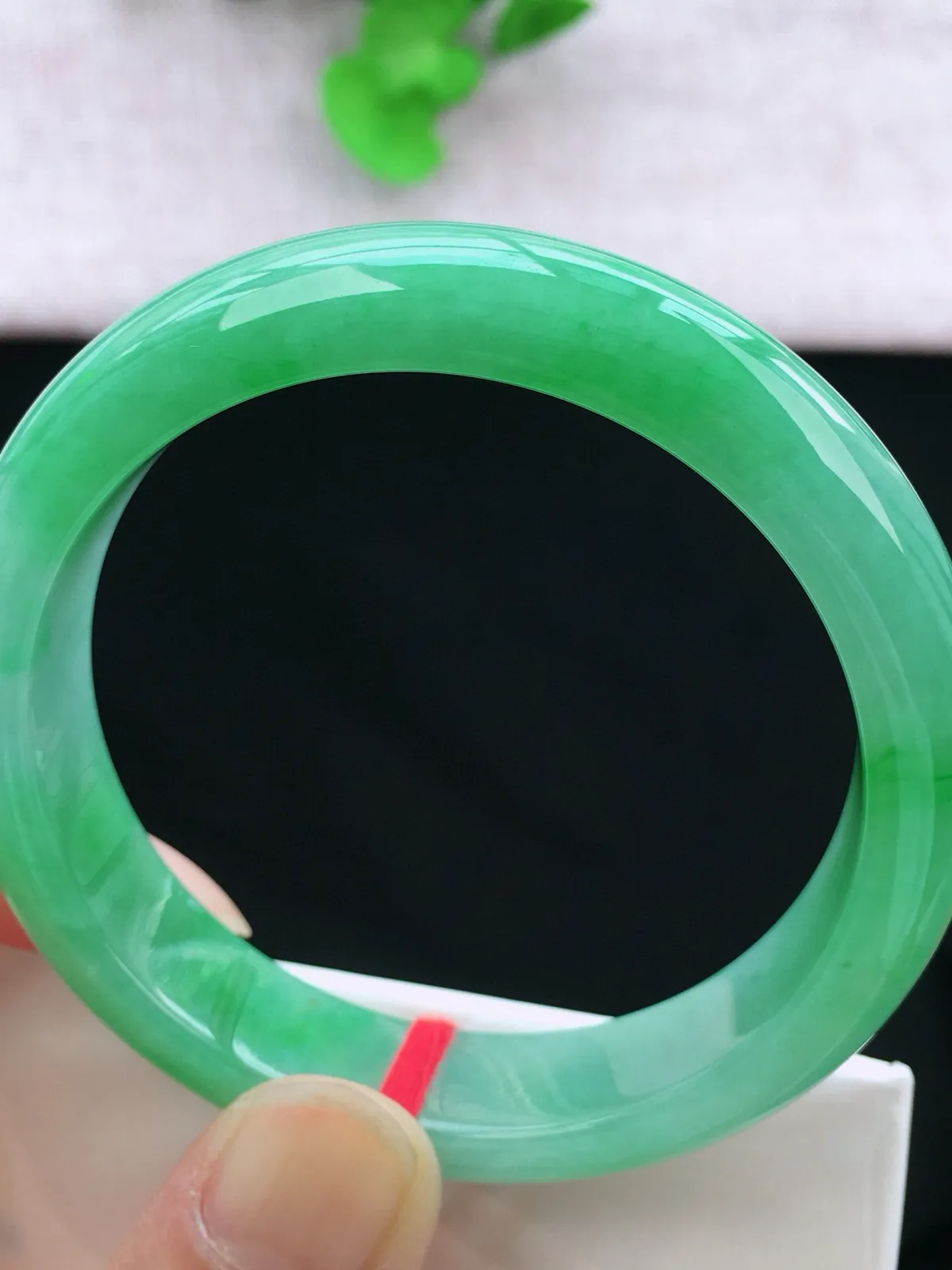正圈55-56可戴，种老水足，尺寸55.5/12.3/7.7mm，冰飘绿正圈翡翠手镯新品