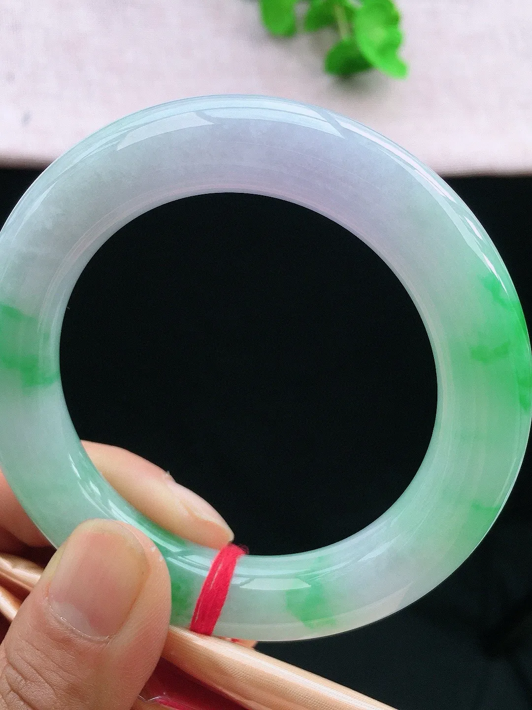 正圈55-56可戴，种老水足，尺寸54/12/12mm，春彩圆条翡翠手镯新品